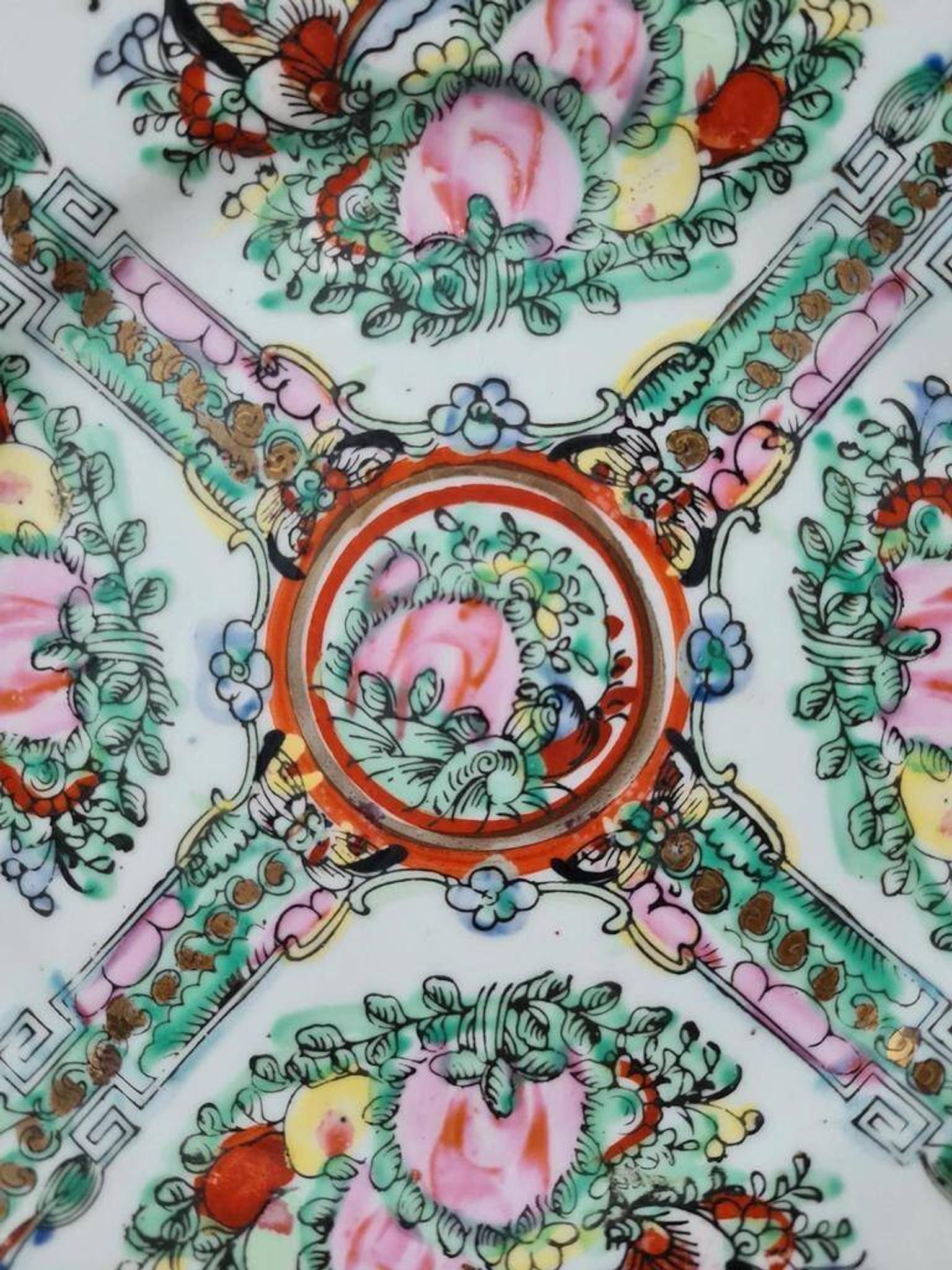 Antique plate made of Macao porcelain, hand-decorated.