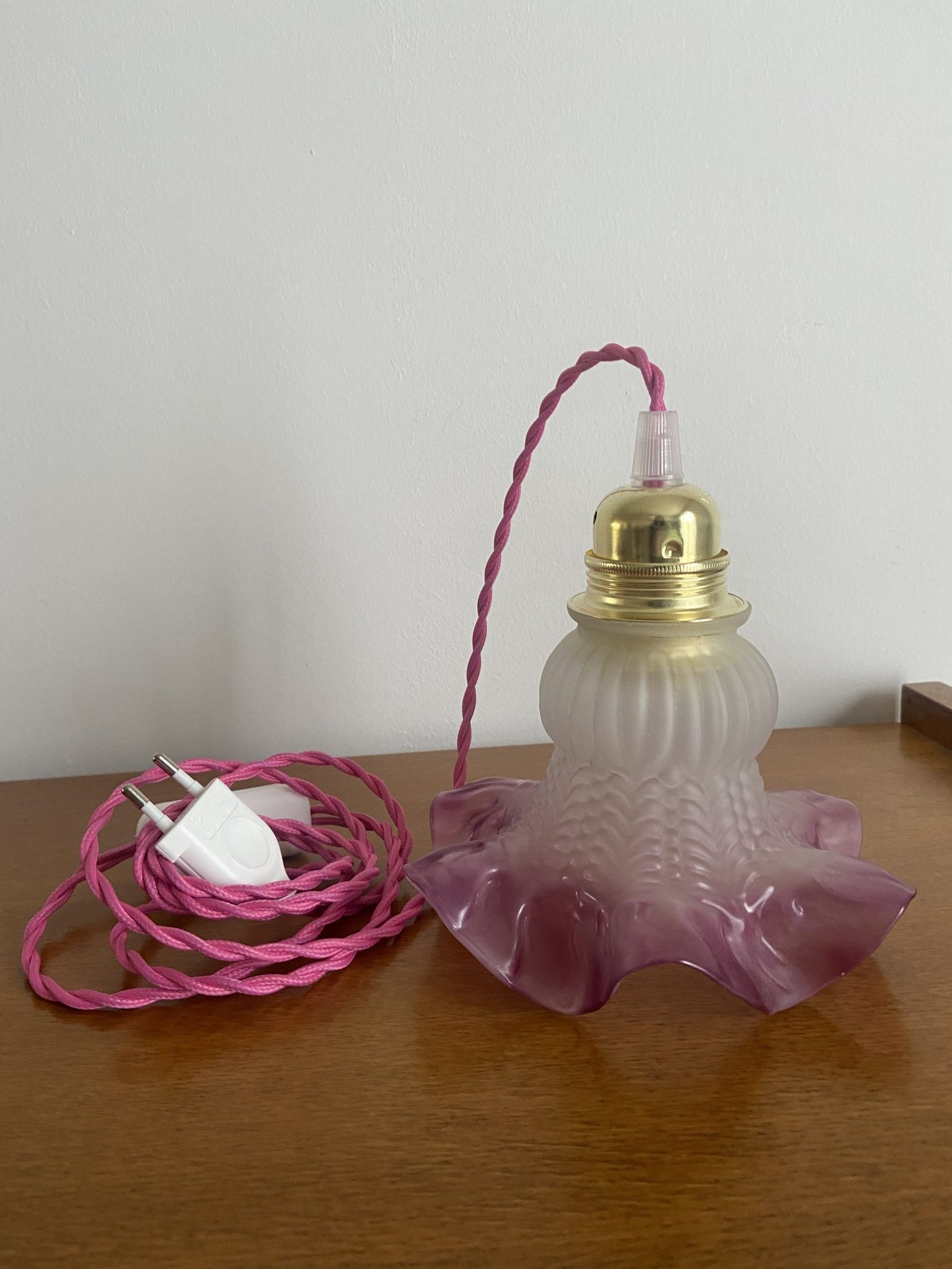 Purple tulip walking lamp in polished glass and twisted wire pink fushia