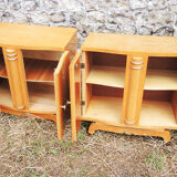 2 anciens tables de chevet en bois blond