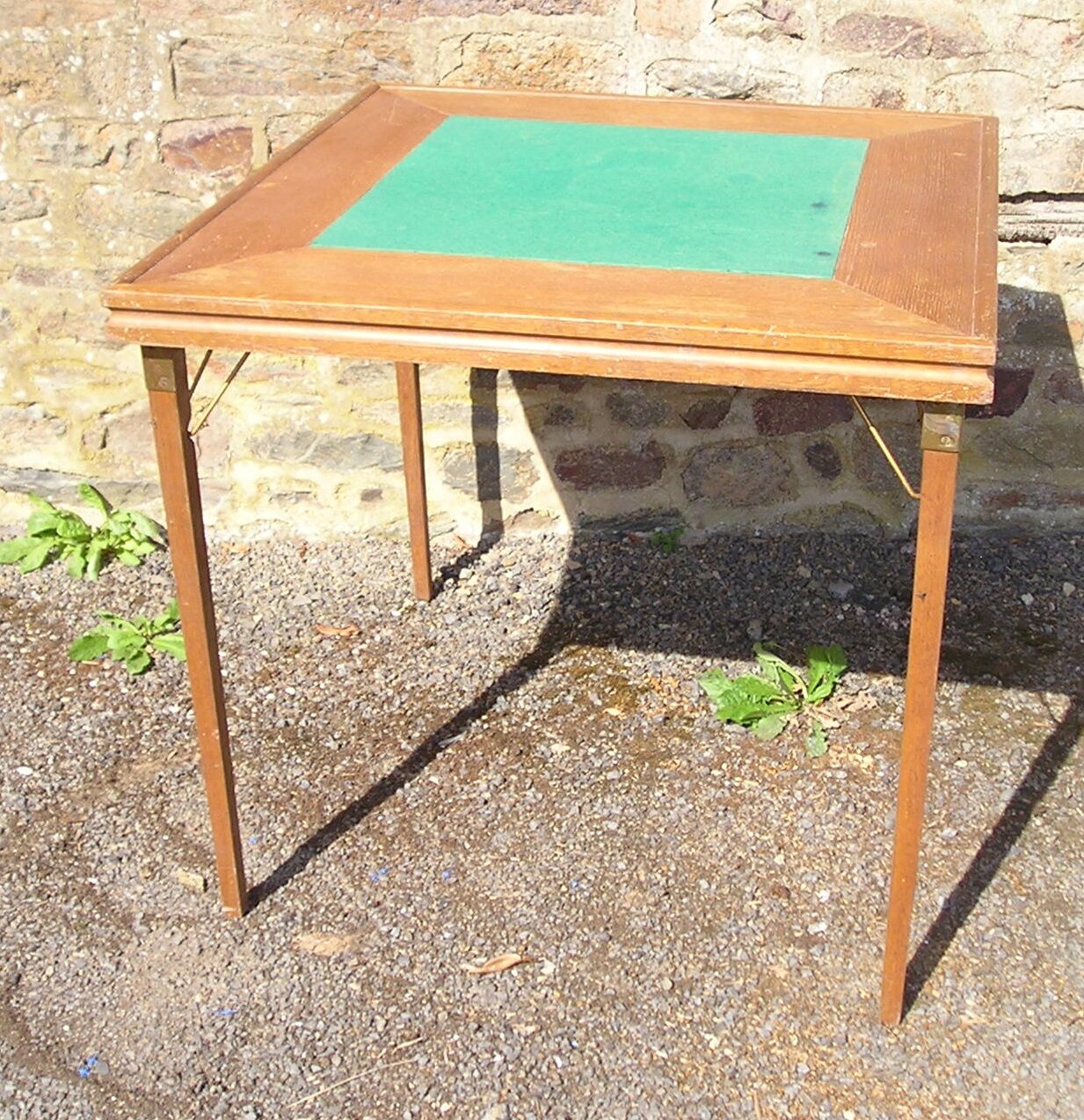 Folding bridge table