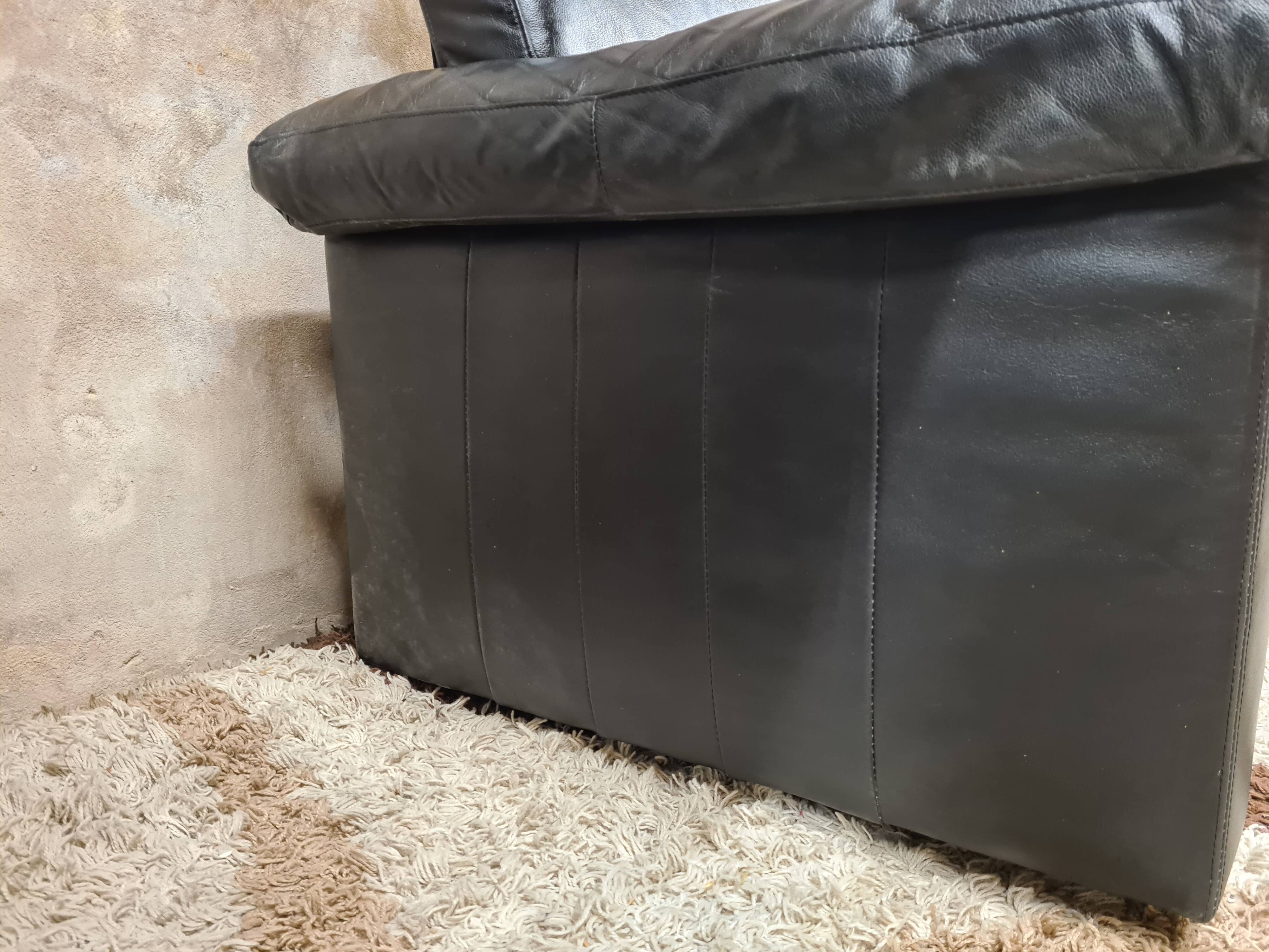 Sofa 2 places black leather year 70'-80' vintage