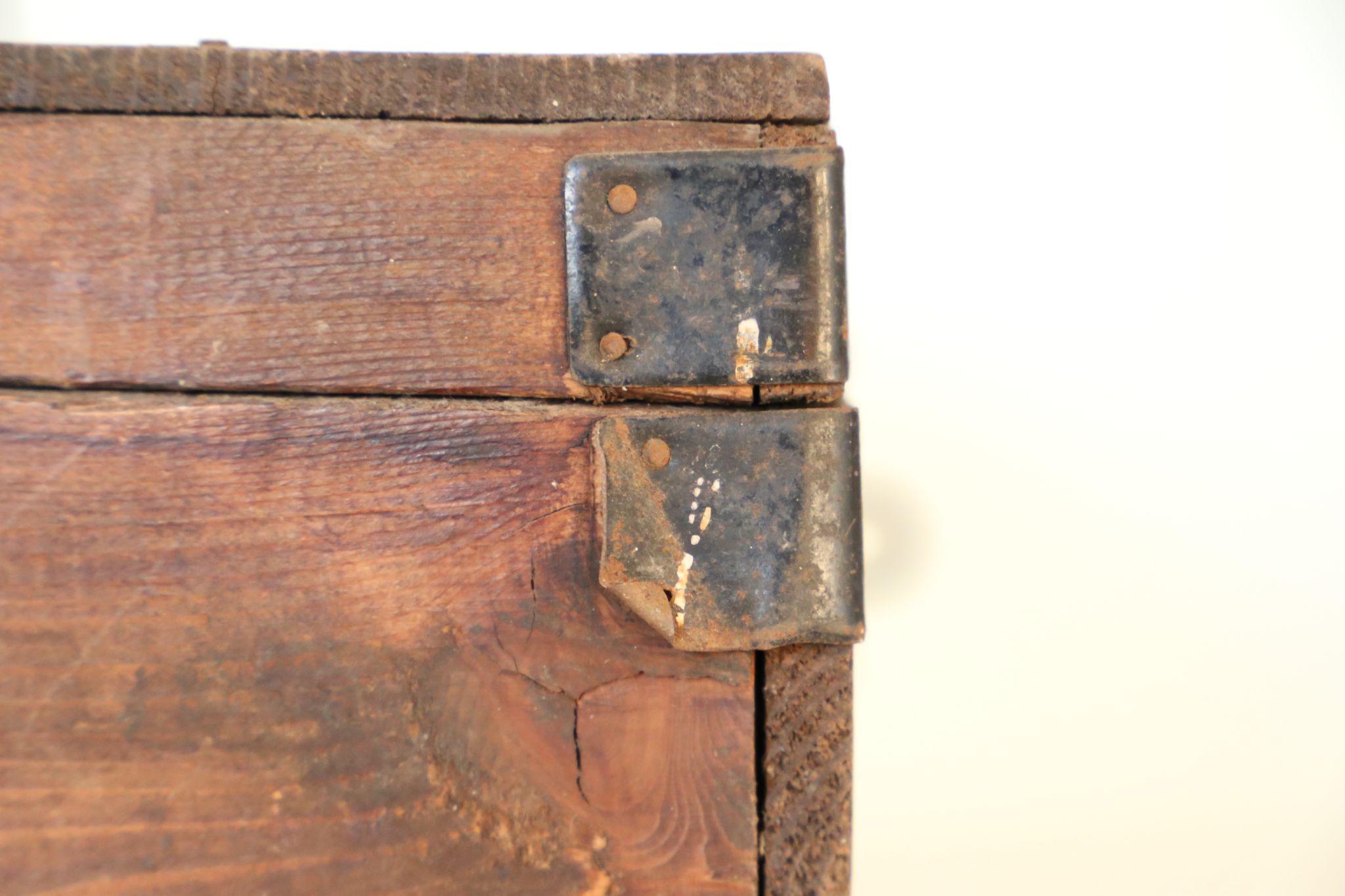 Wooden pre-war box with metal handle
