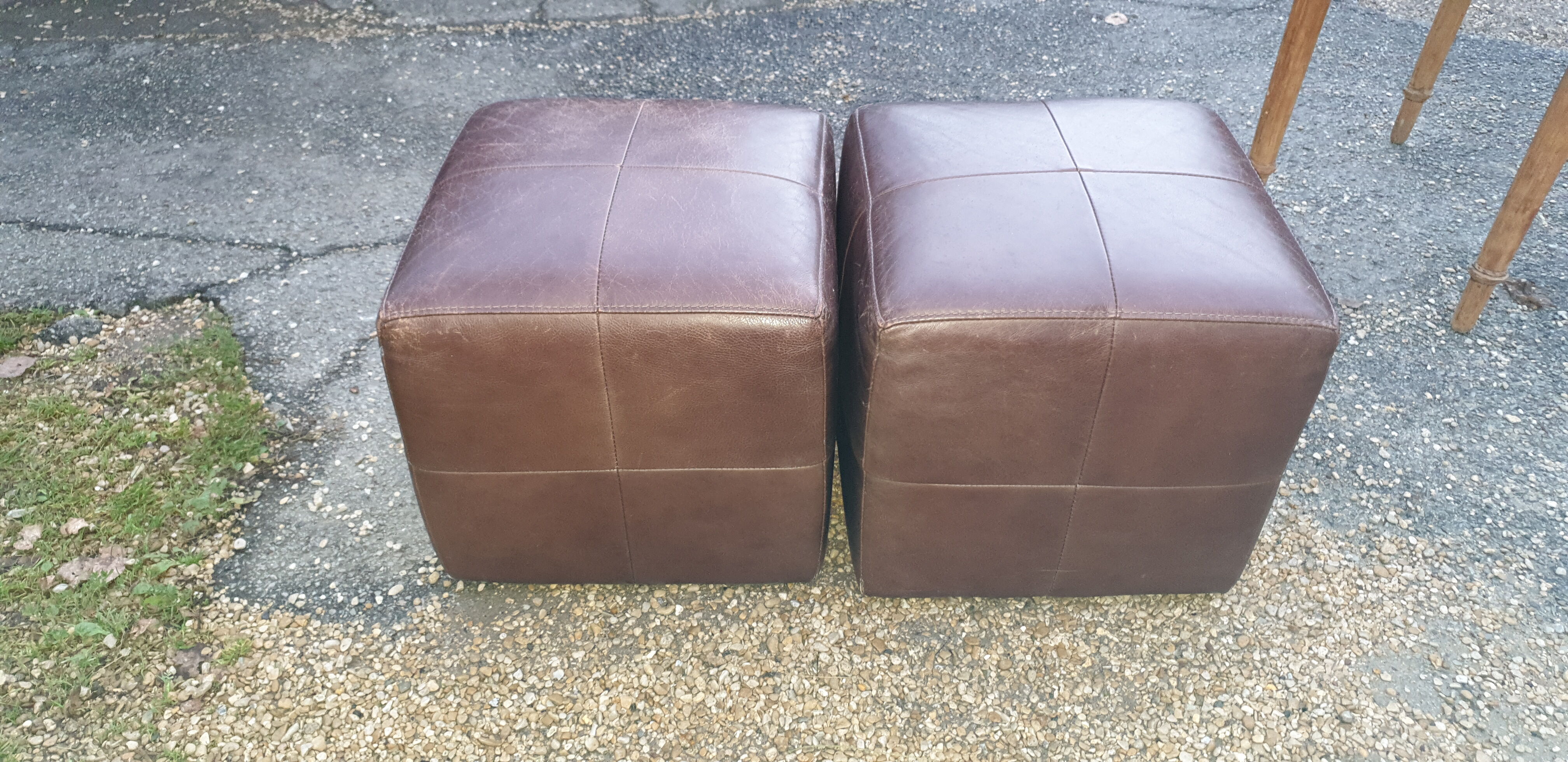 Poufs cuir