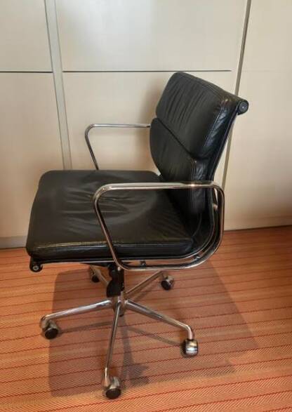 Vitra Soft Pad Charles Eames in leather