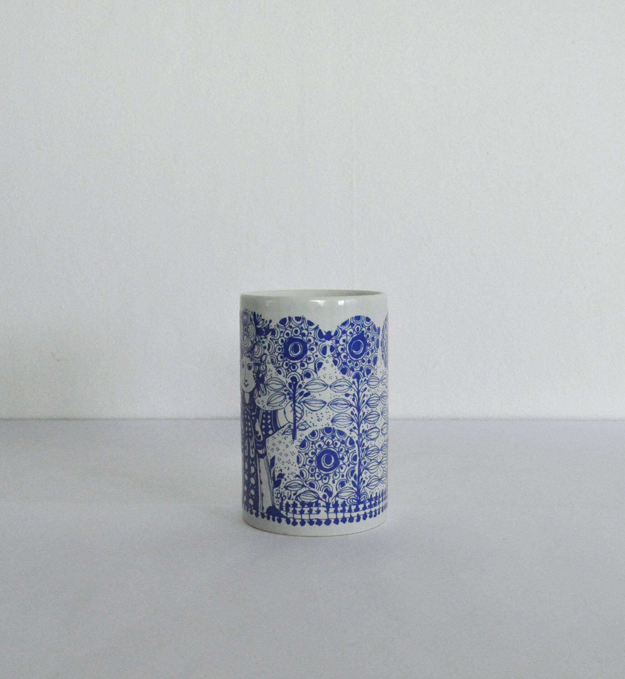 Decorative porcelain vase by Bjørn Wiinblad for Nymölle Denmark