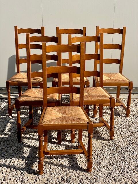 Set of 6 wooden and straw chairs