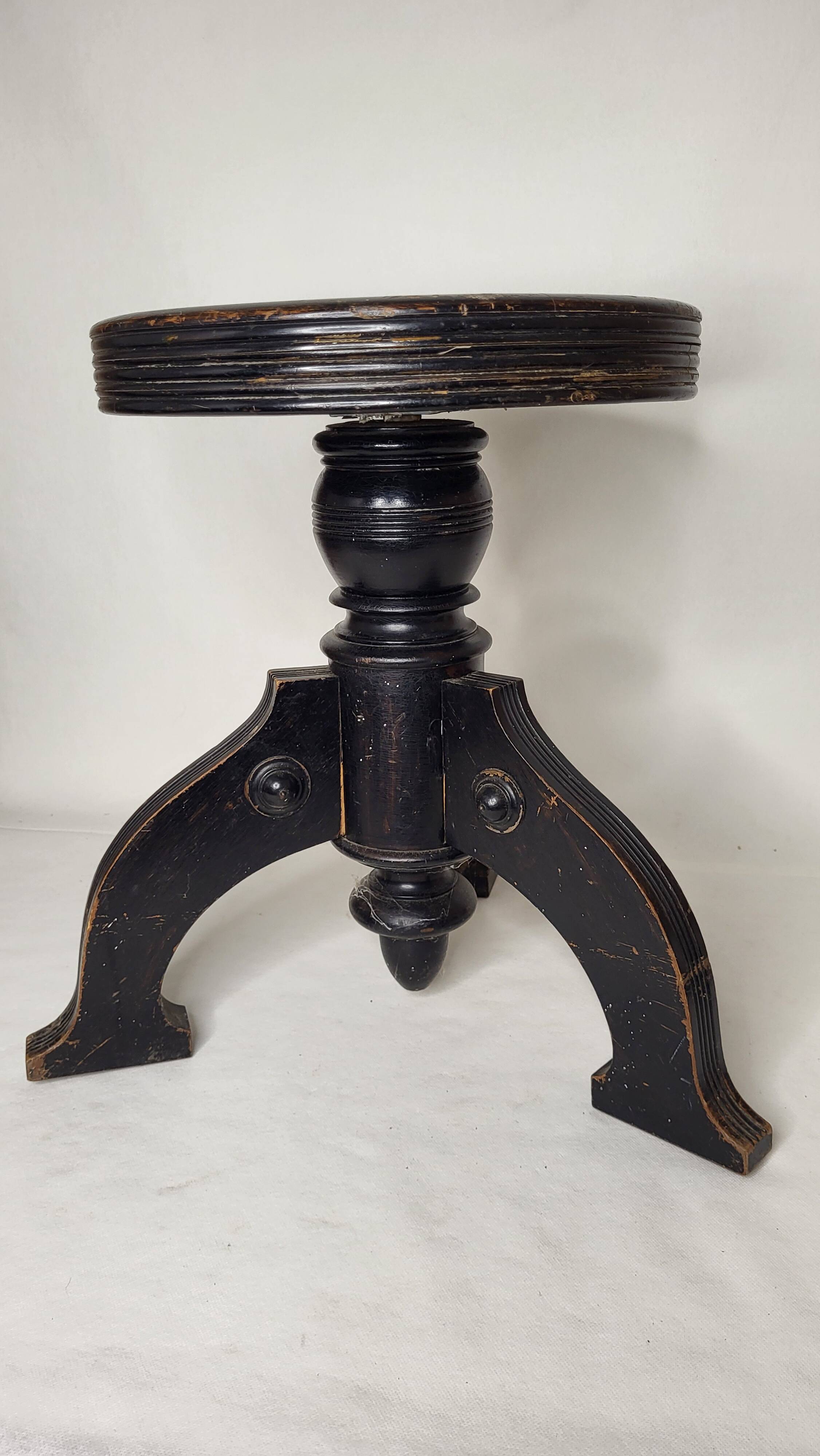 Napoleon III piano stool