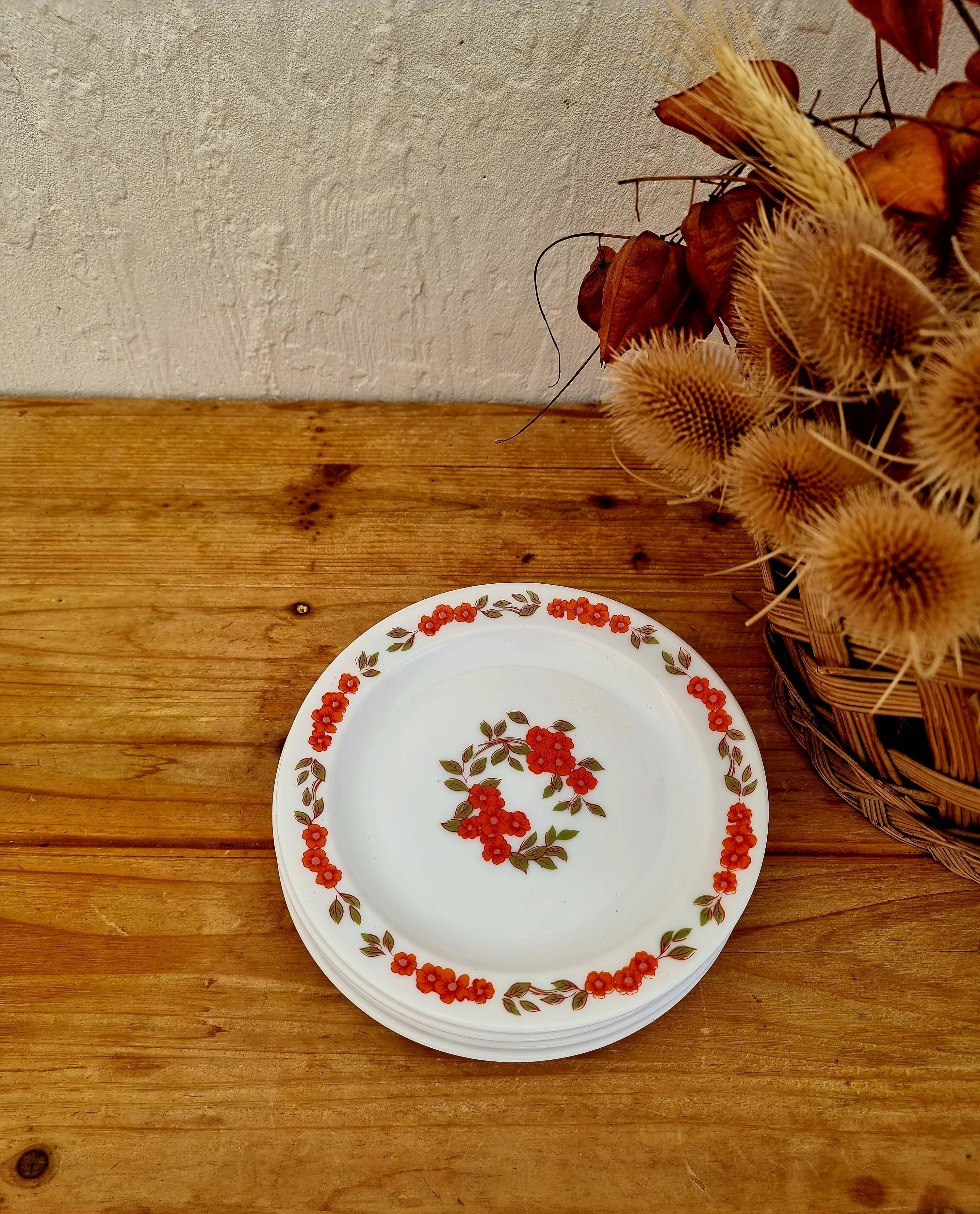 Set of 6 vintage Arcopal dessert plates