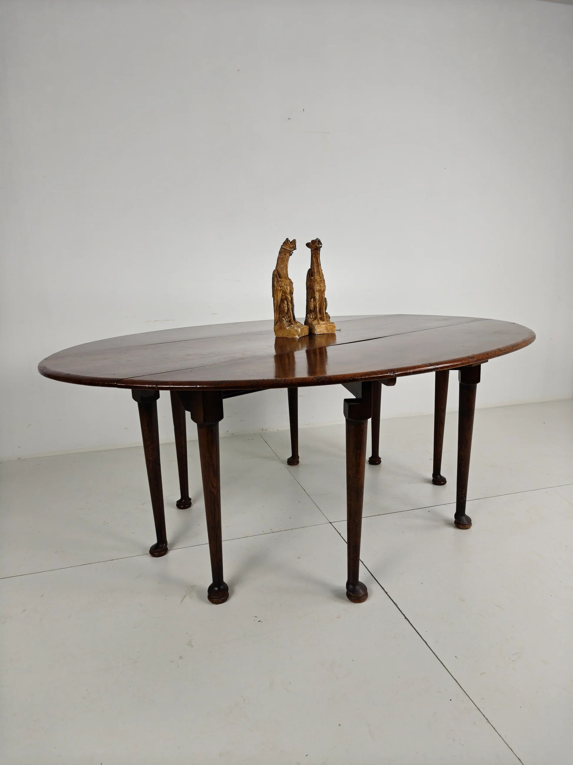 Antique English drop-leaf dining table – Victorian – 8 legs – oval shape – seats 8