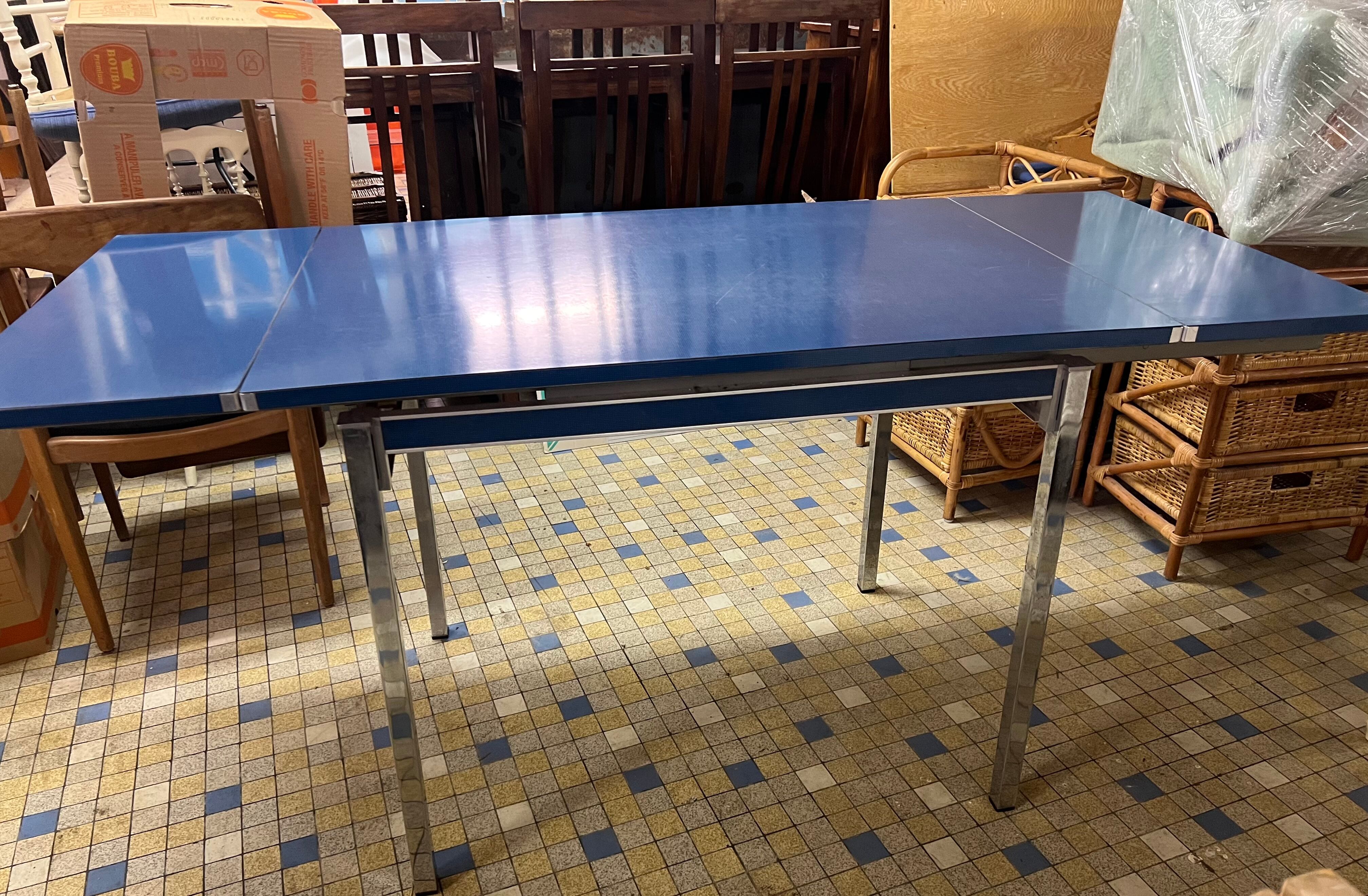Formica table with extensions