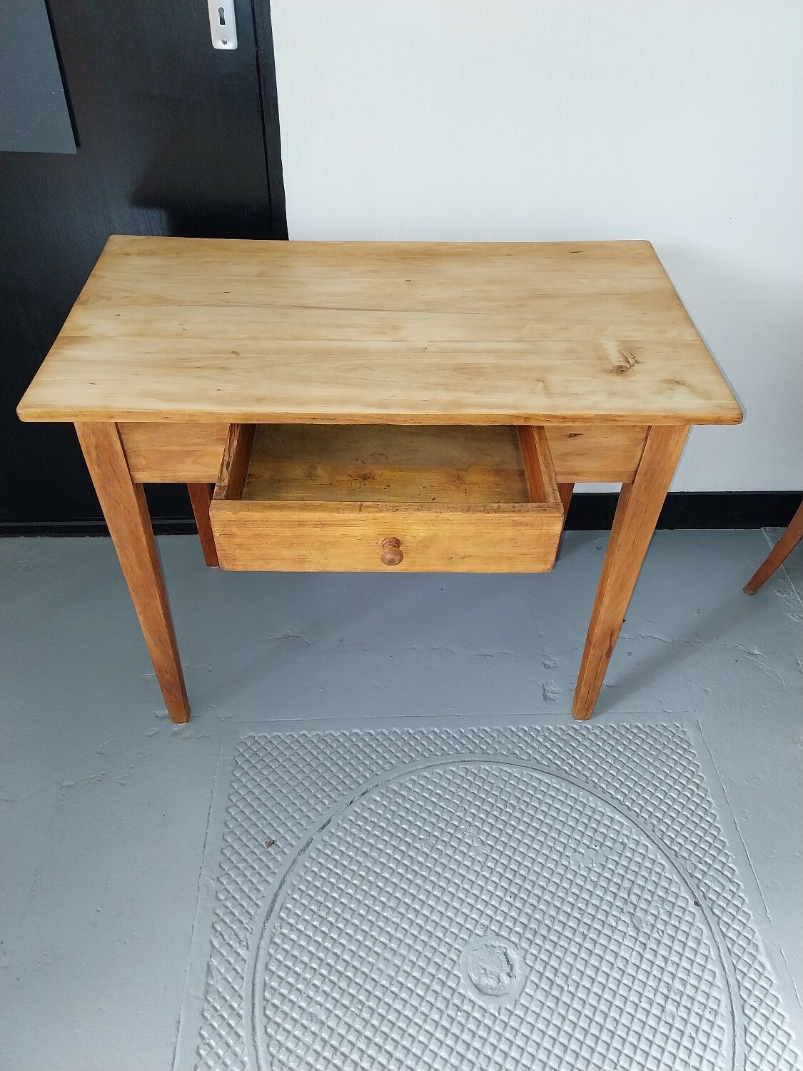 Desk table t