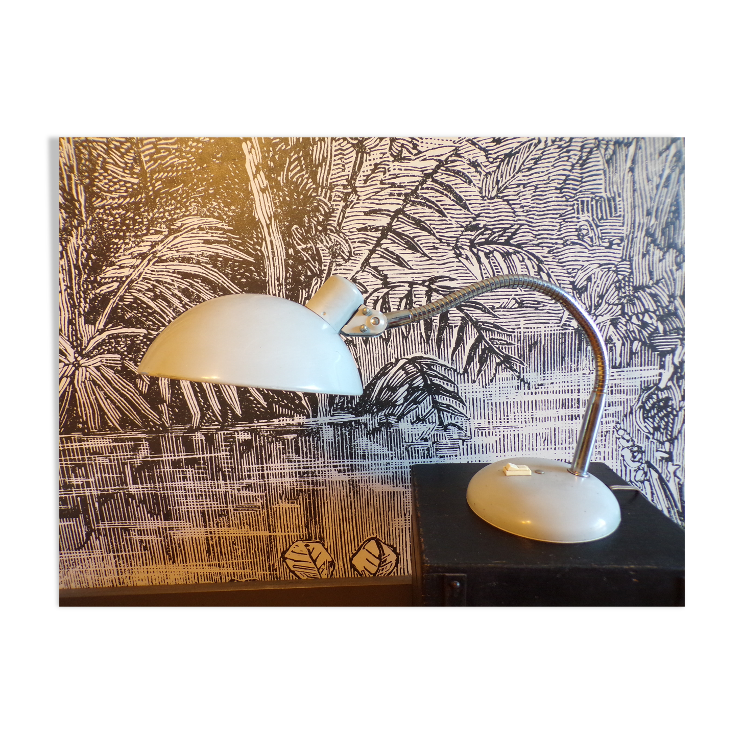 Articulated workshop lamp