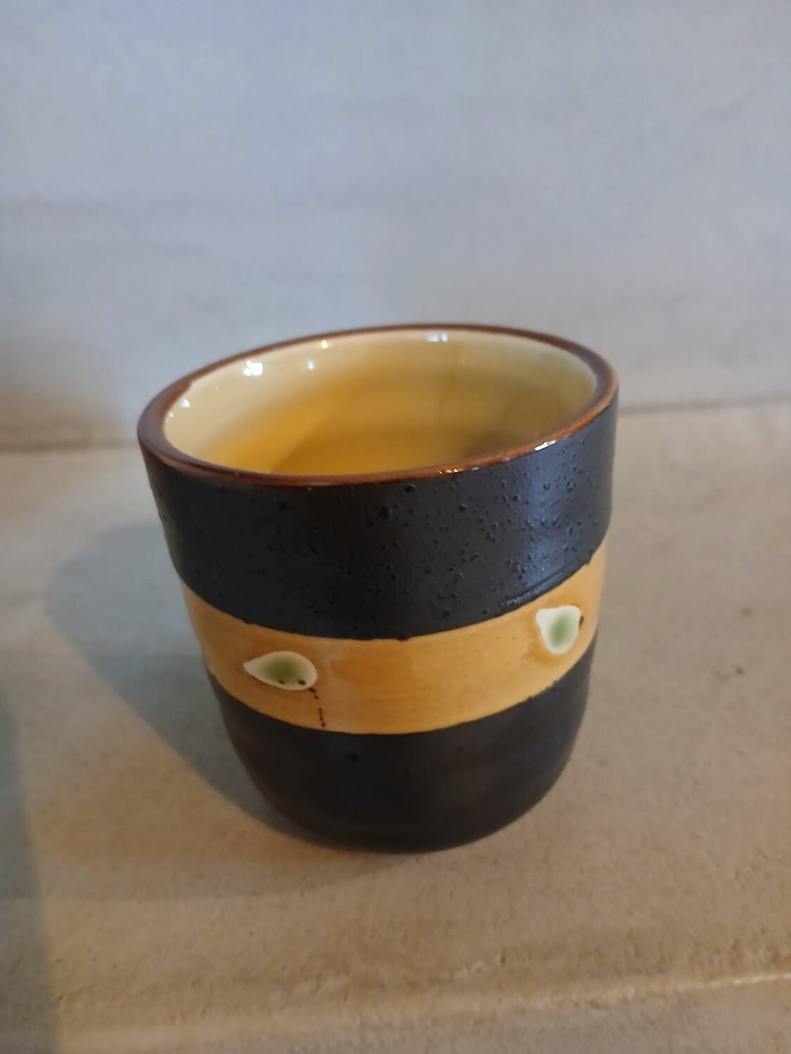 4 stoneware coffee cups