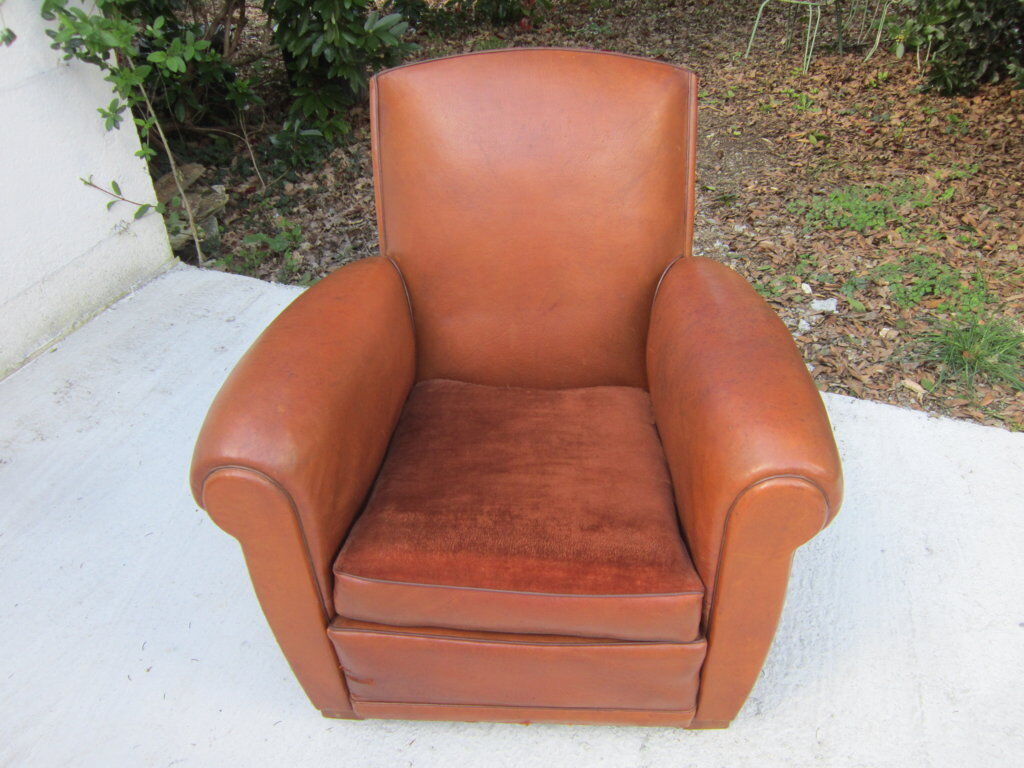 Paire de fauteuils club en cuir