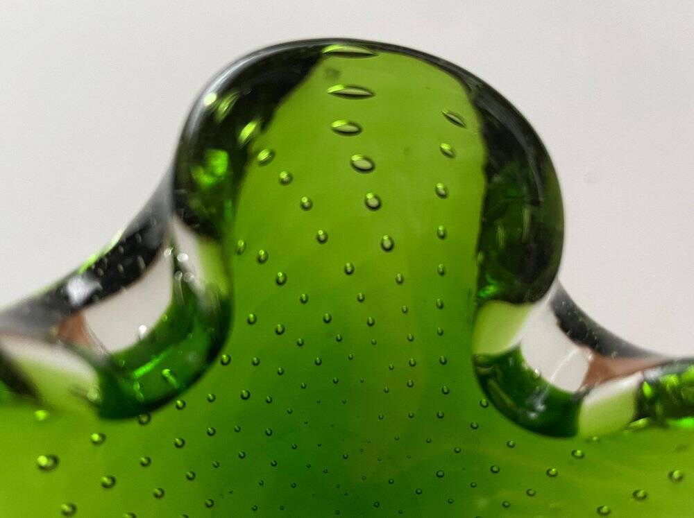 Vintage Italian Bullicante glass bowl from Murano.