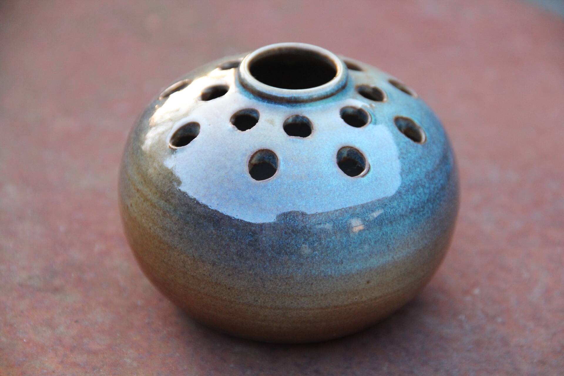 Boule pique-fleur en grès Accolay