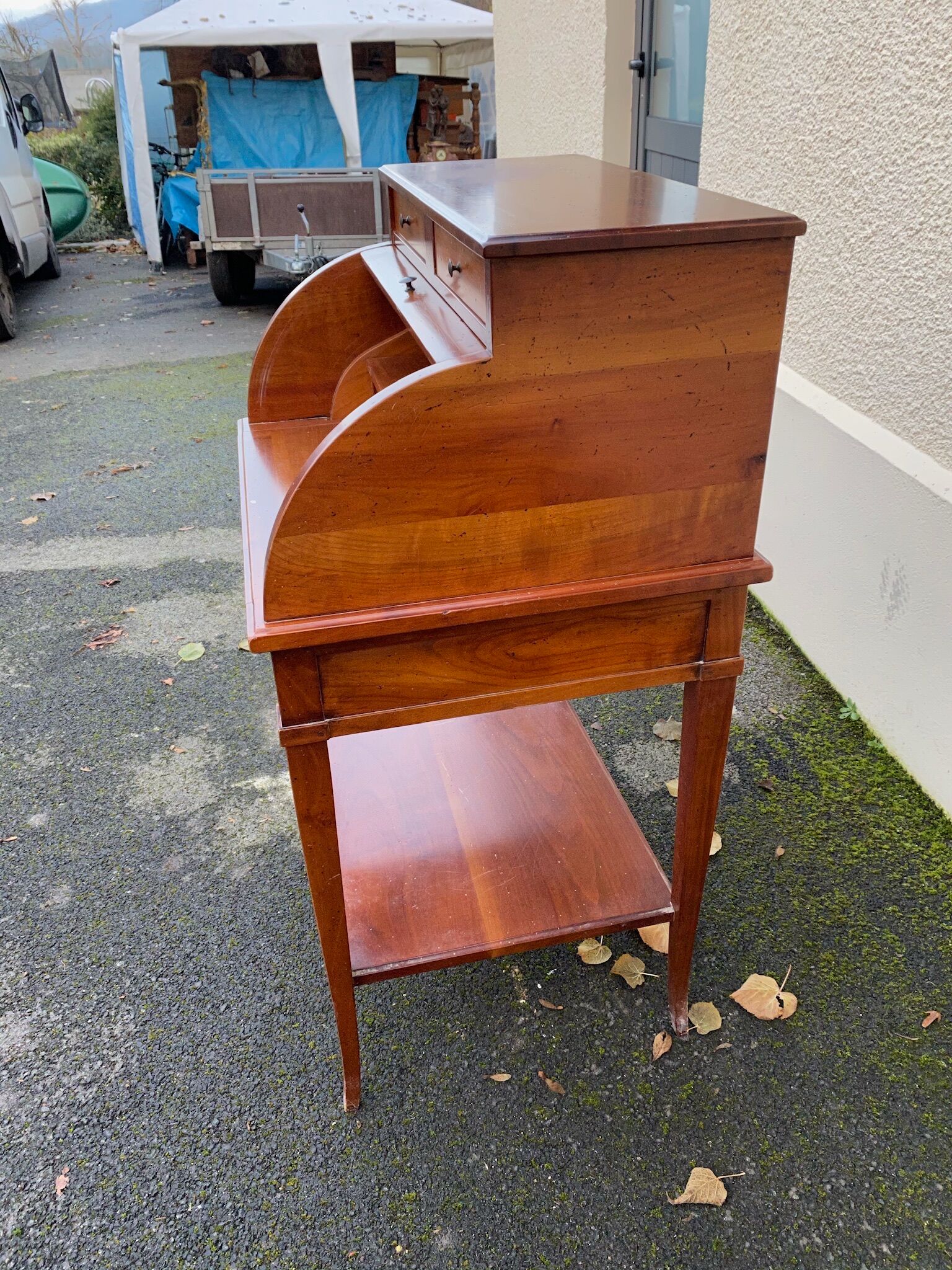 Style cylinder desk