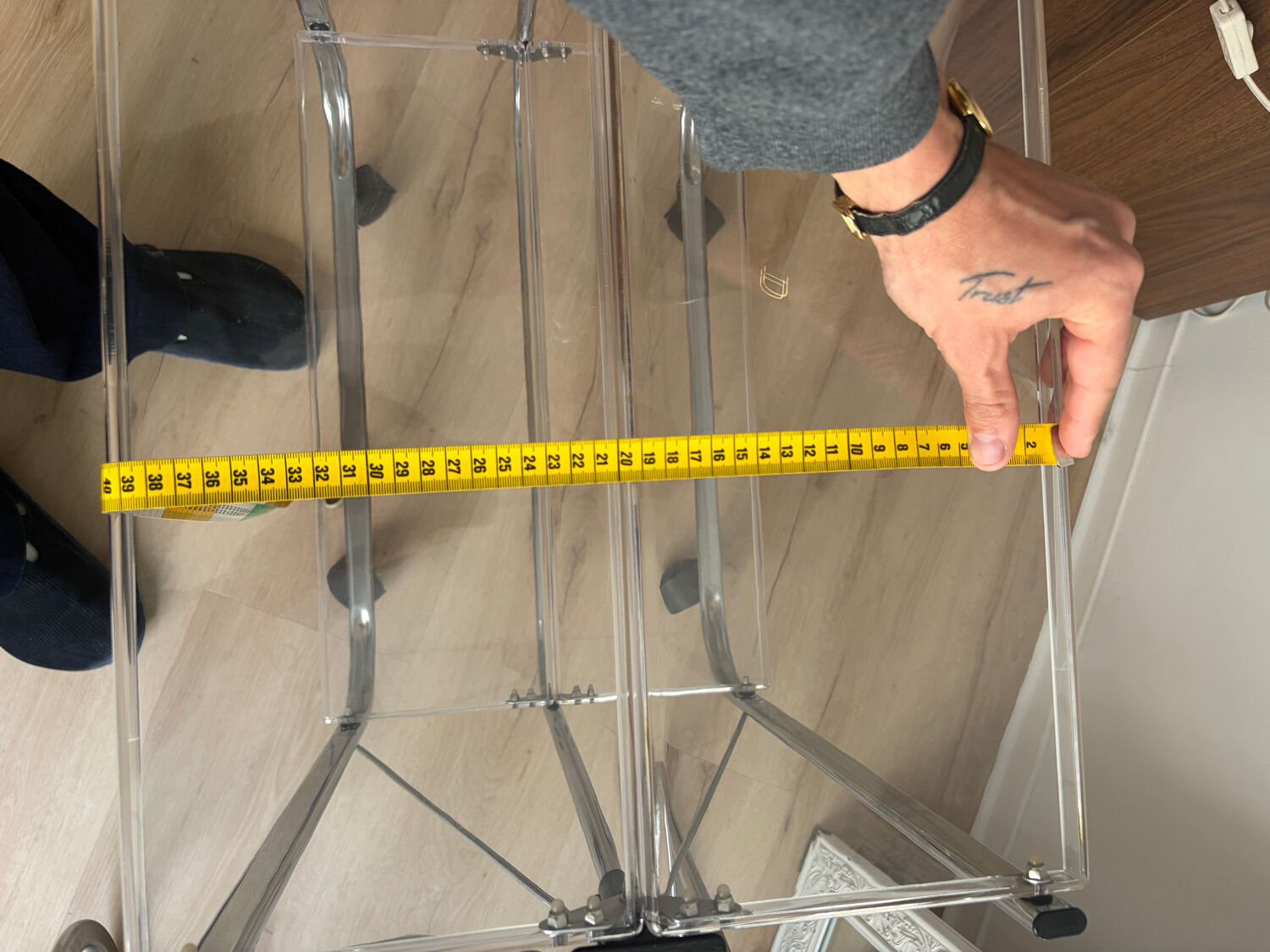 Folding dessert table in acrylic on wheels