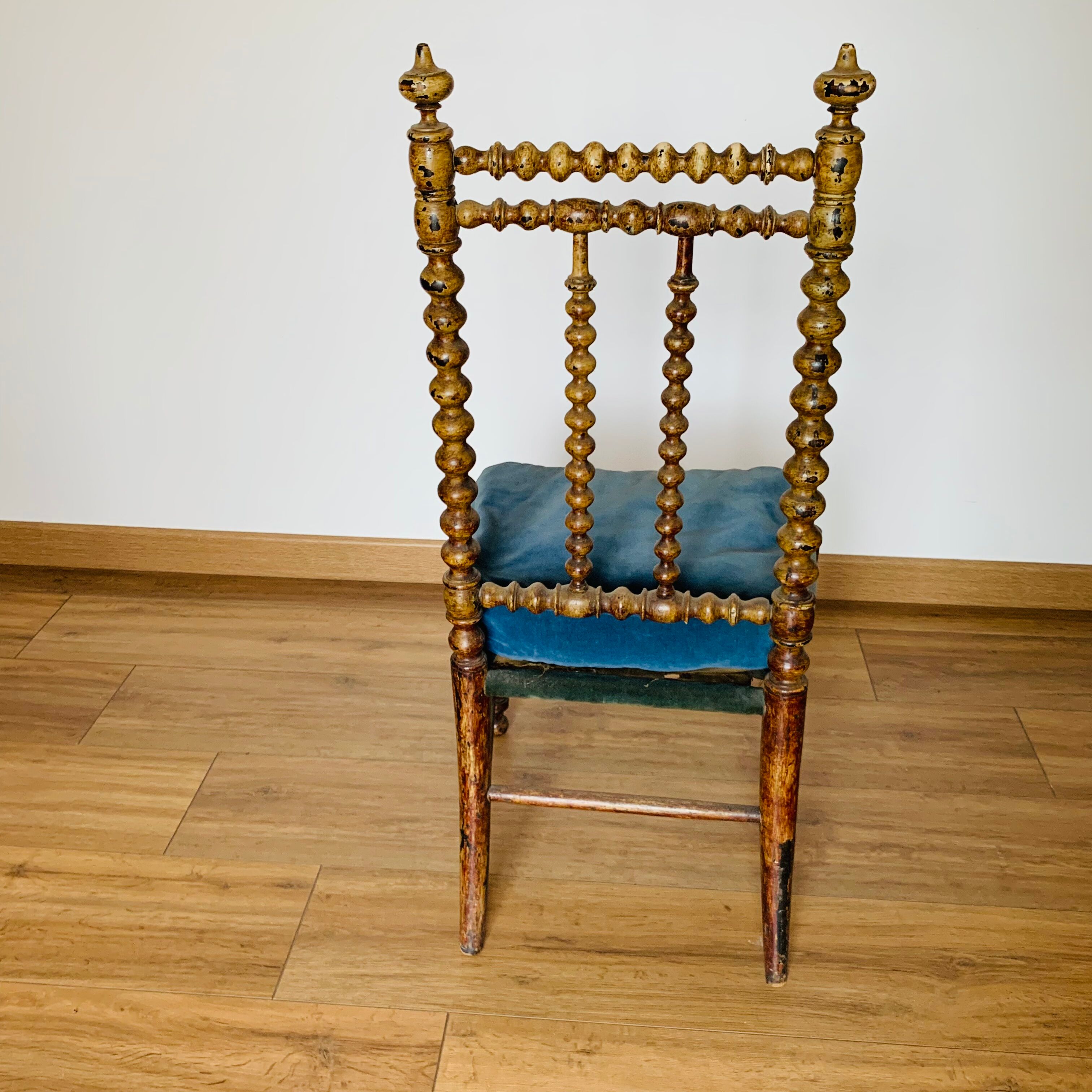 Nanny's chair in turned wood