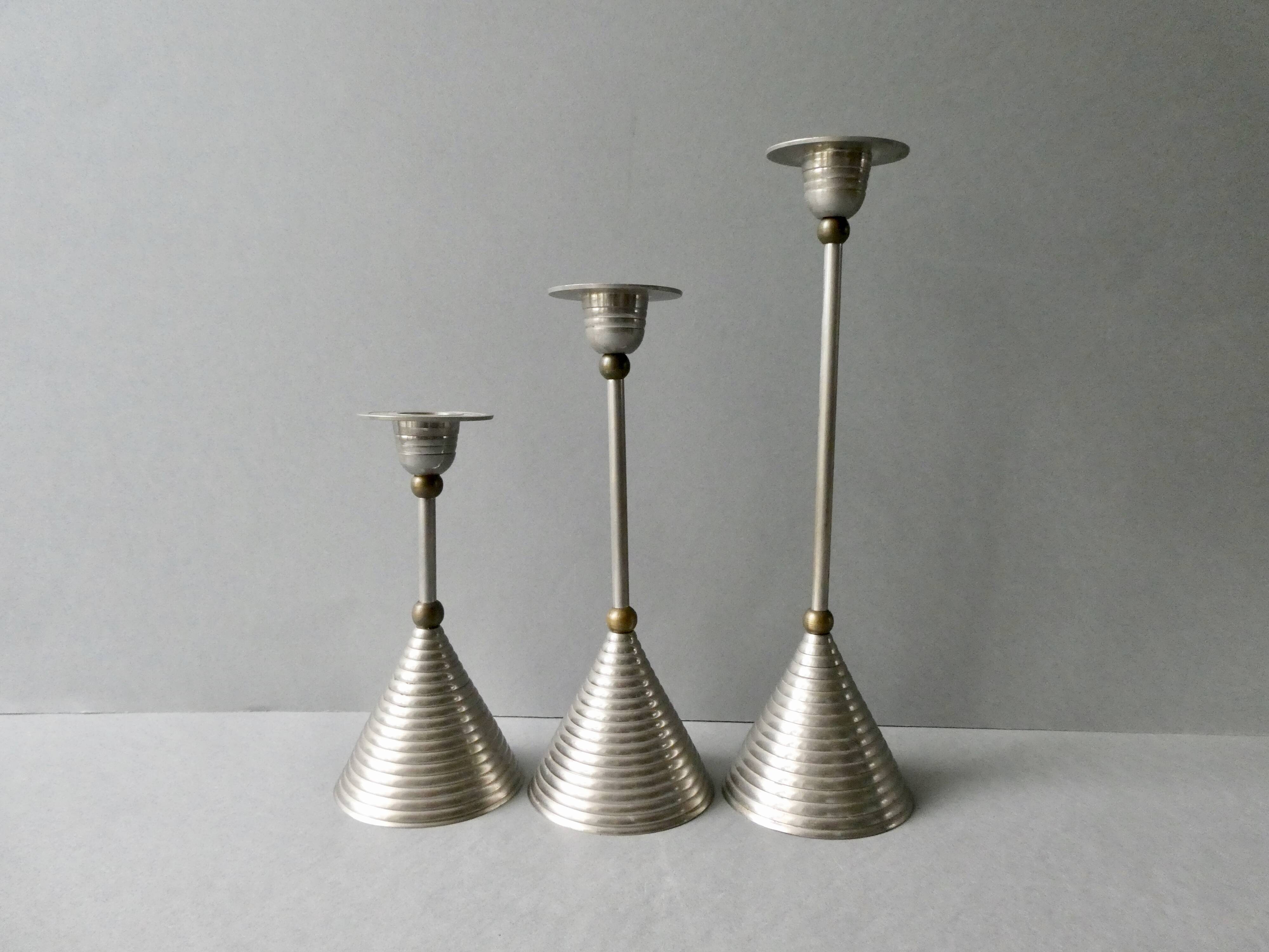3 bougeoirs en métal argenté et doré