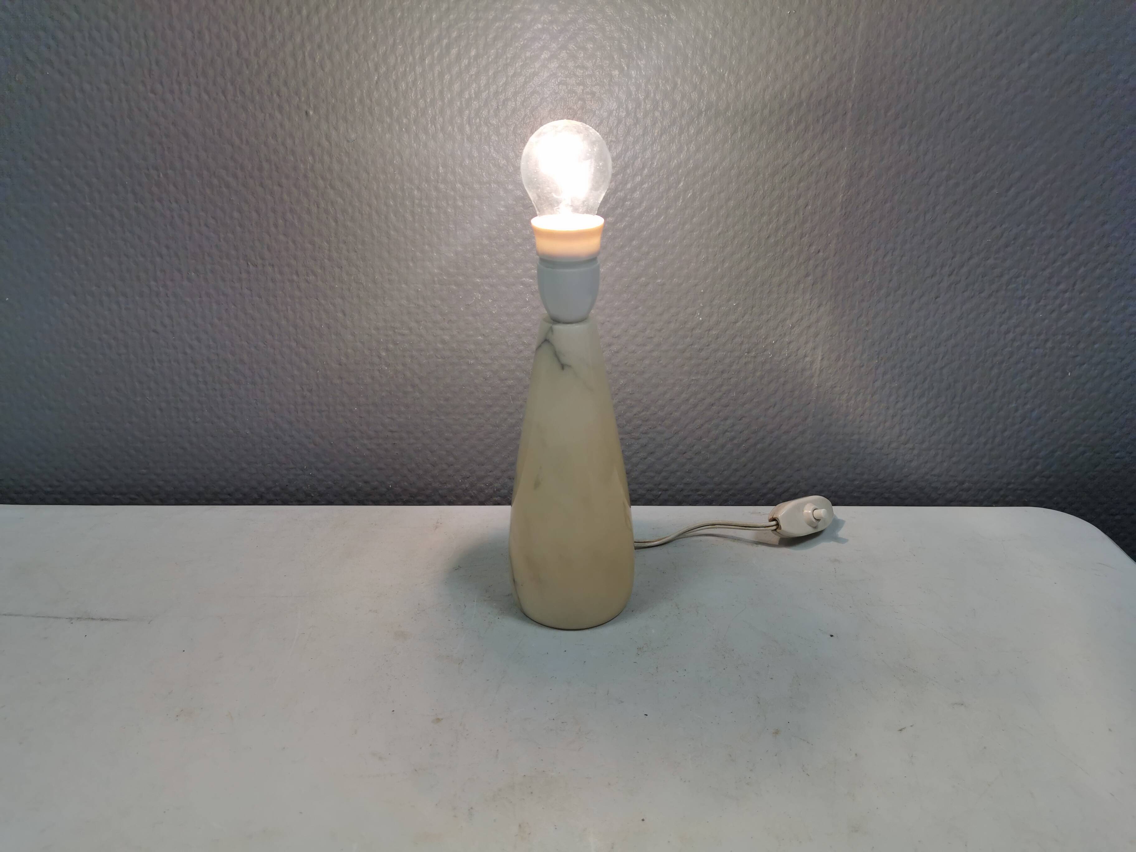 Table lamp in solid marble. Danish from the 80s.