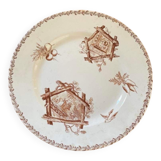 Round sepia ironstone dish.