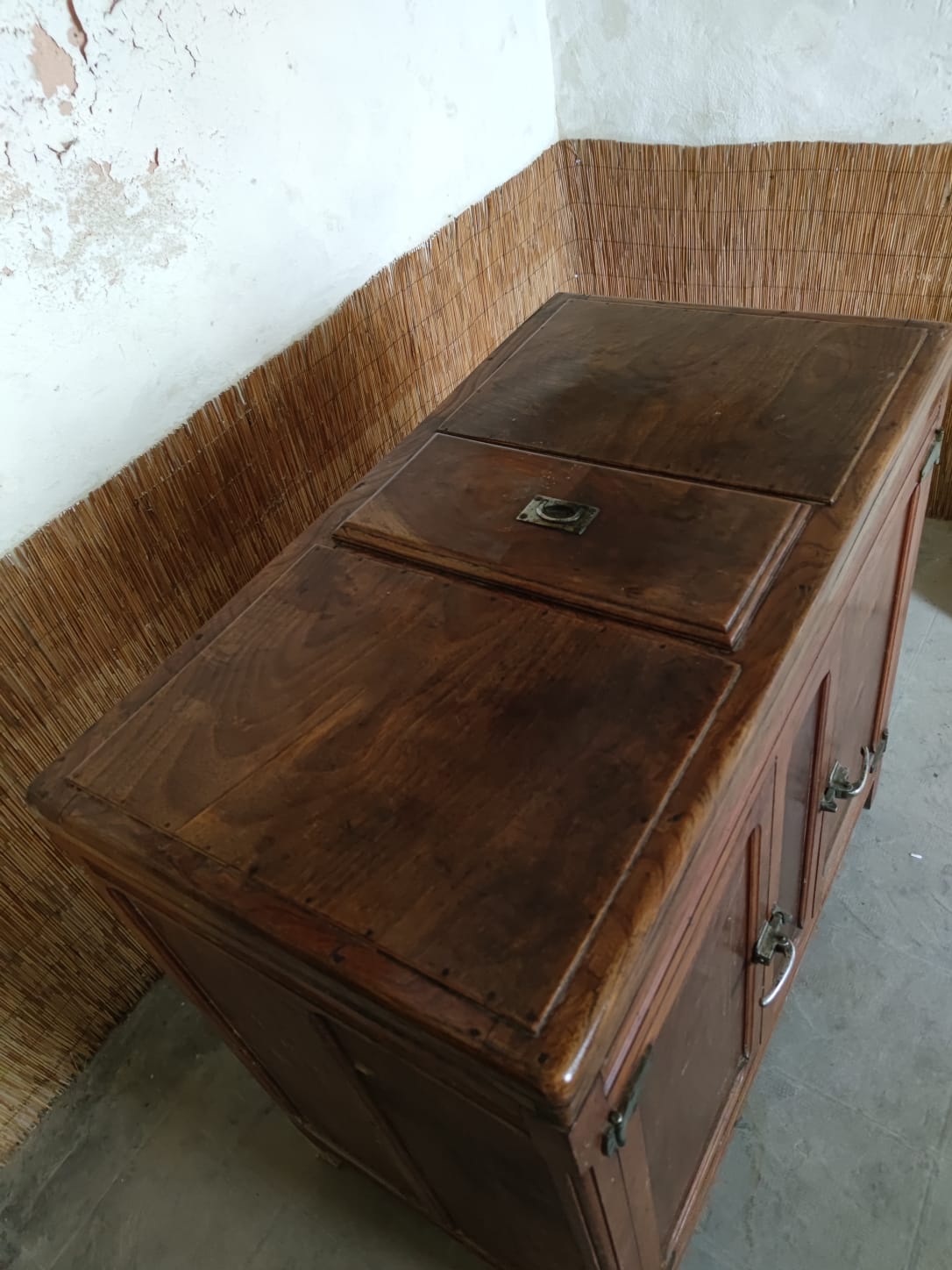 Vintage refrigerated cabinet