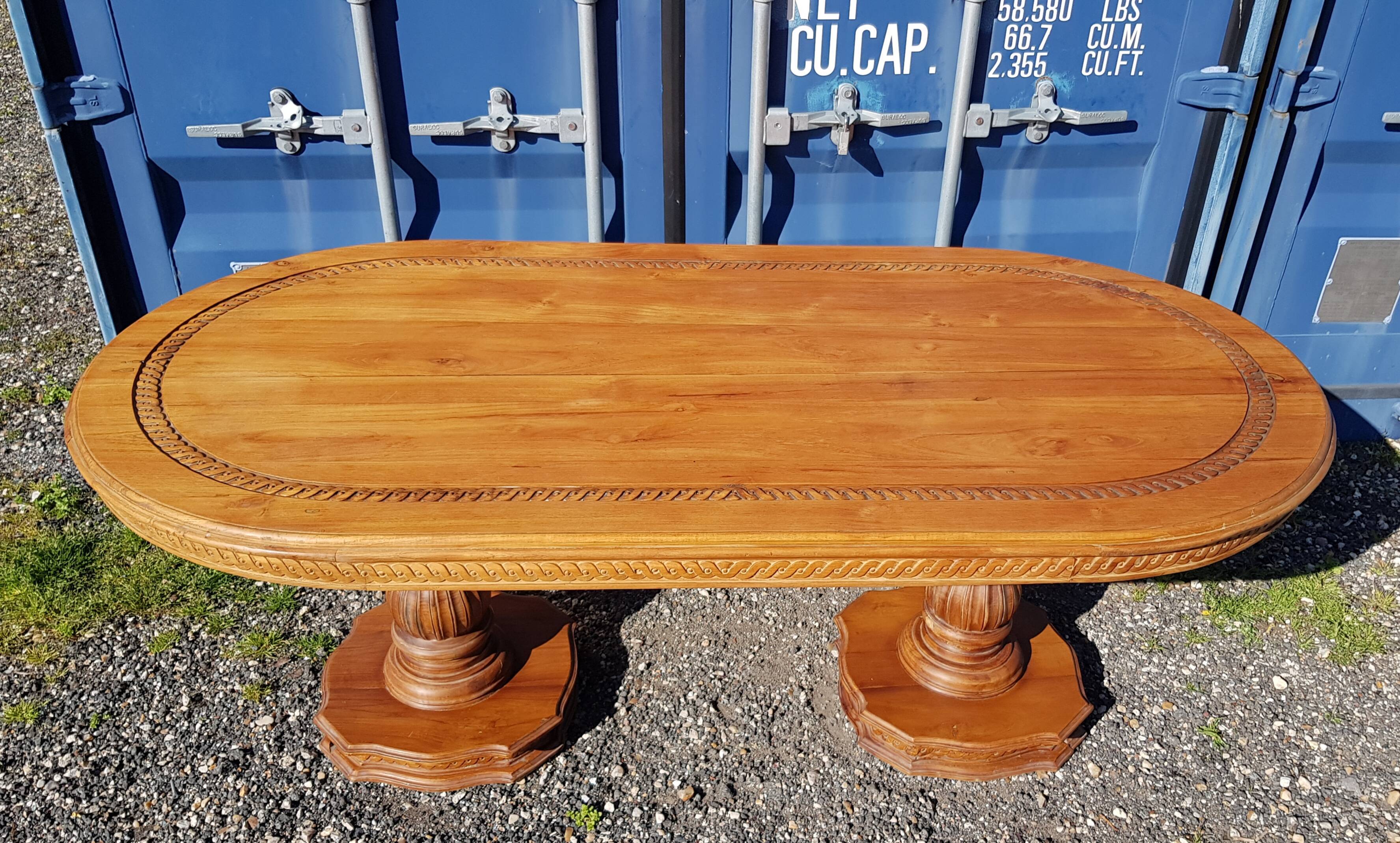 Oval dining table in solid teak