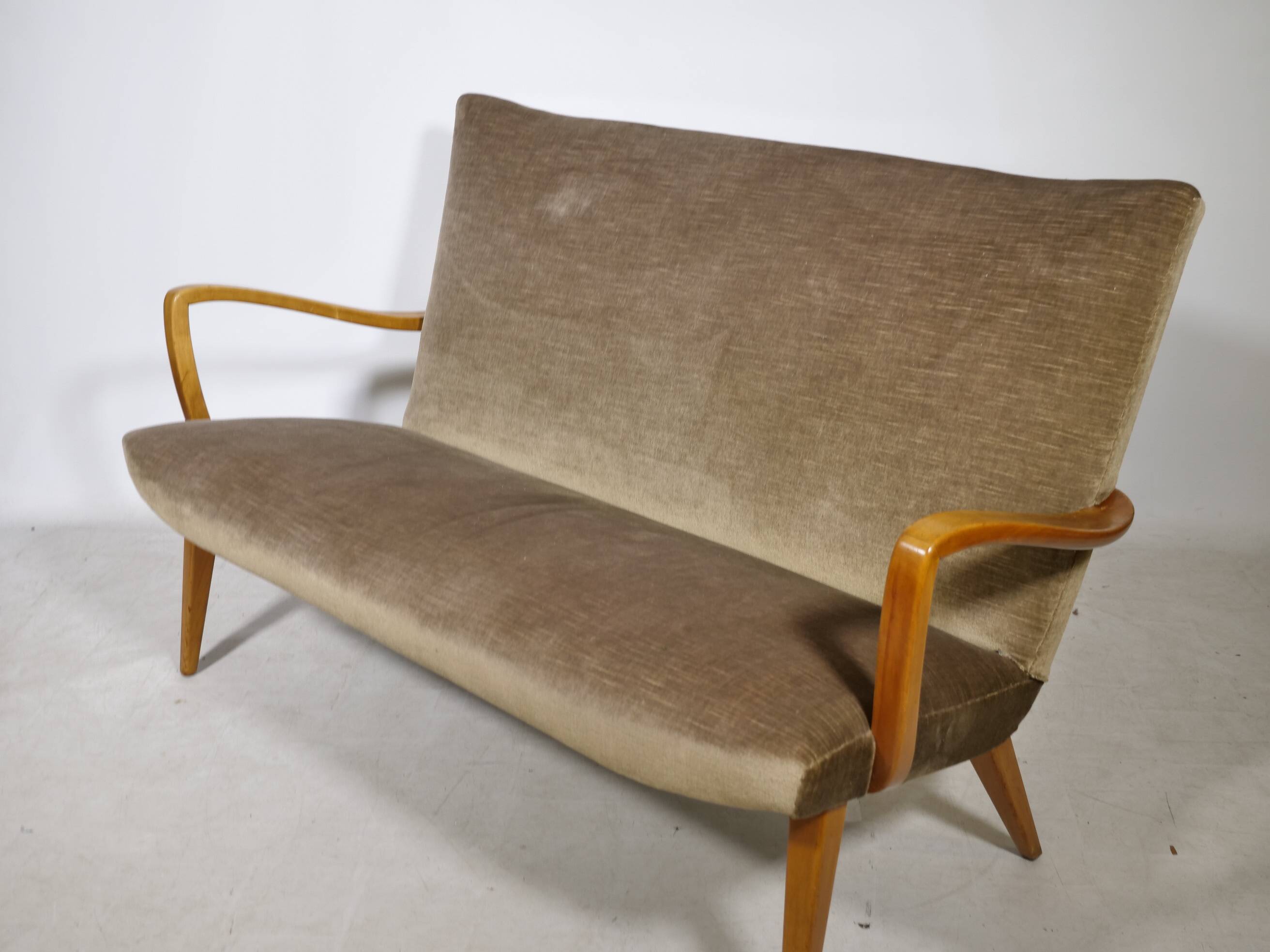 Canapé cocktail à deux places de style mid-century avec revêtement en velours, années 1960
