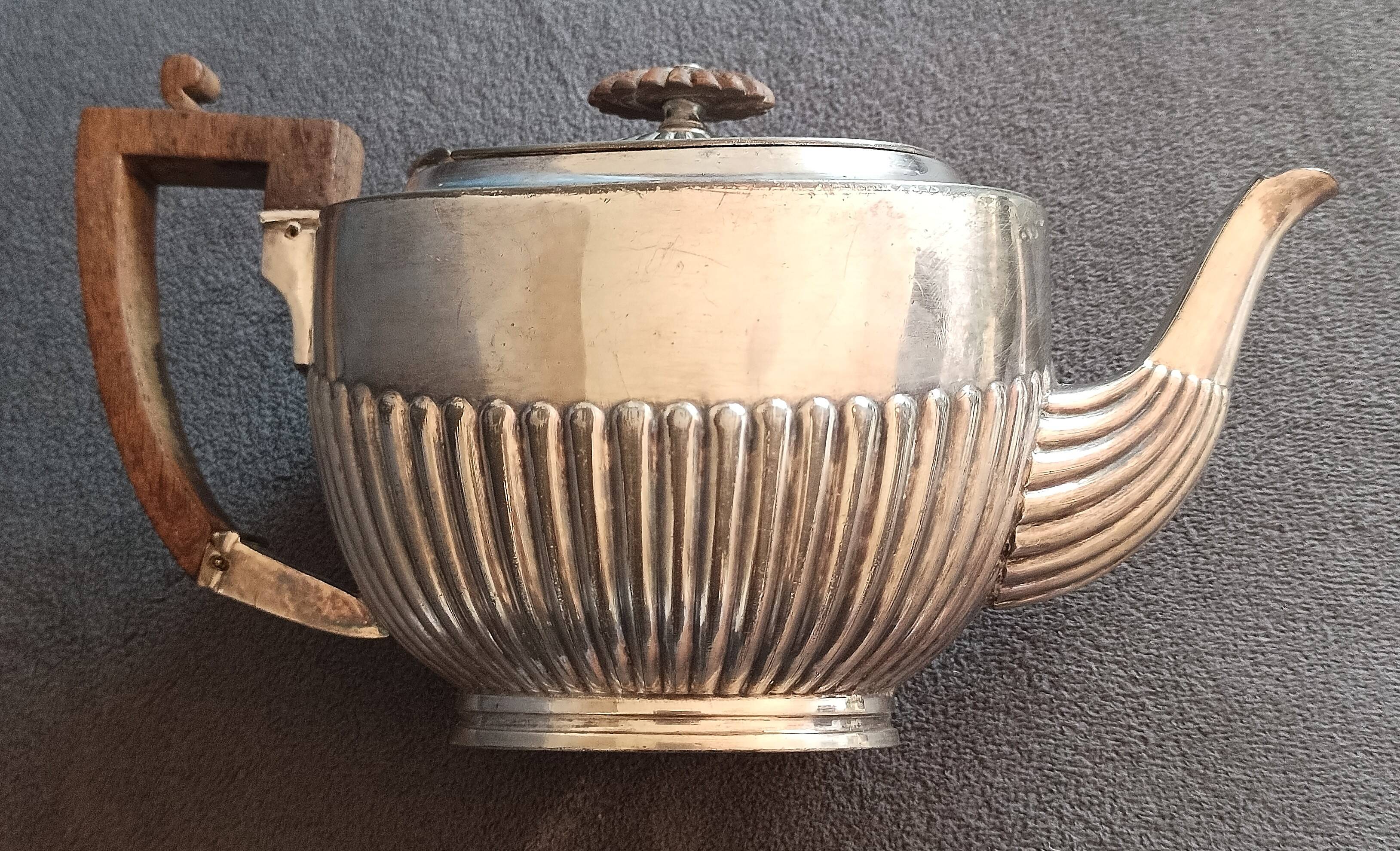 Art Deco teapot by William Hutton & Sons, silver-plated (EPBM), circa 1930.