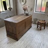 Central island trading counter in walnut