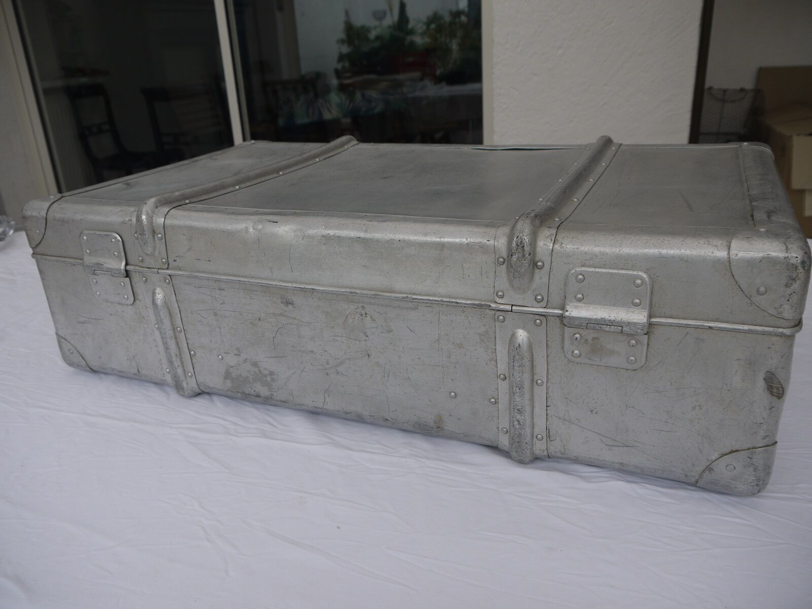 Beautiful fully metallic suitcase of the years 60