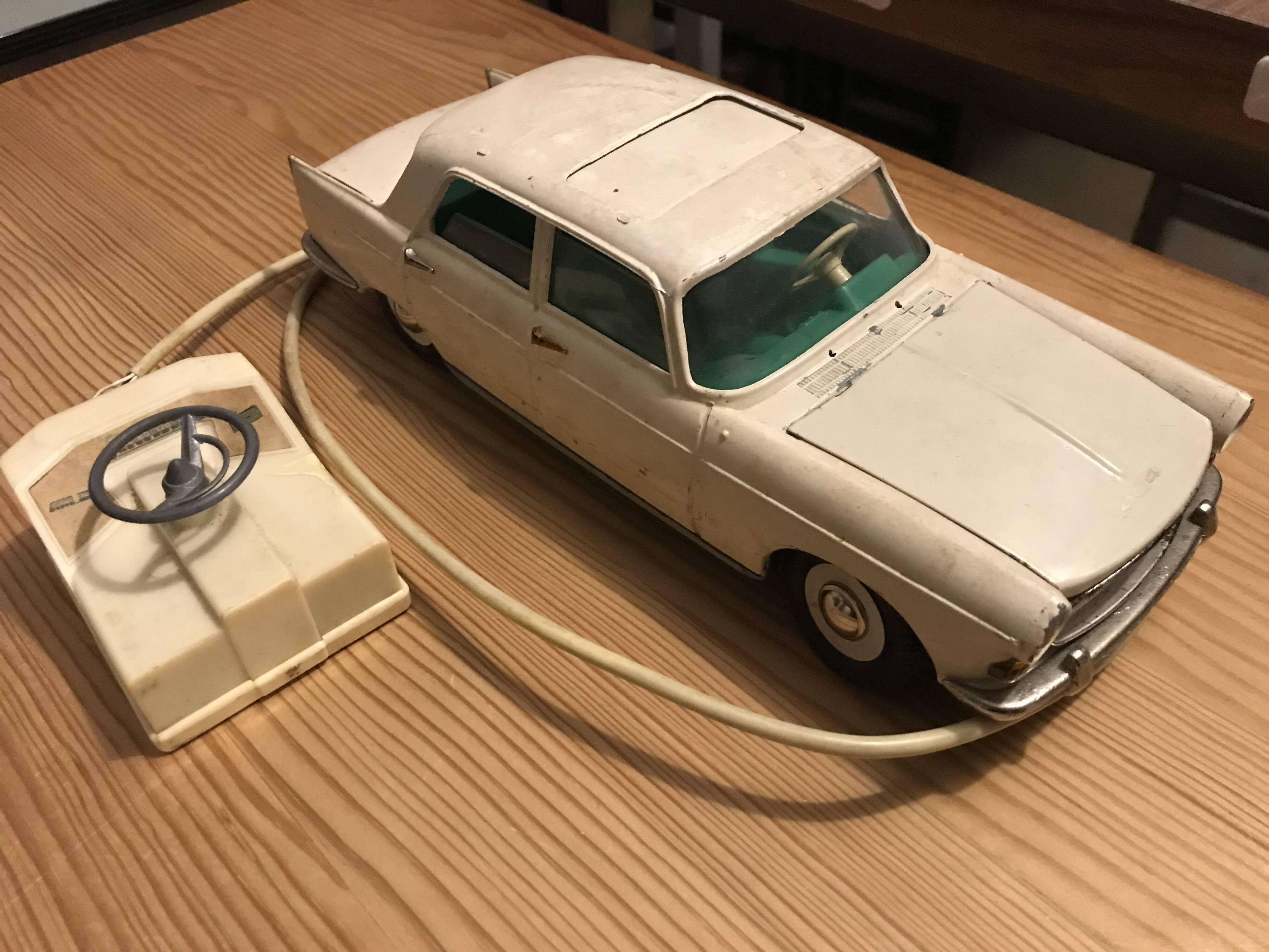 Peugeot 404 remote-controlled car from the 60s. France Jouets brand.