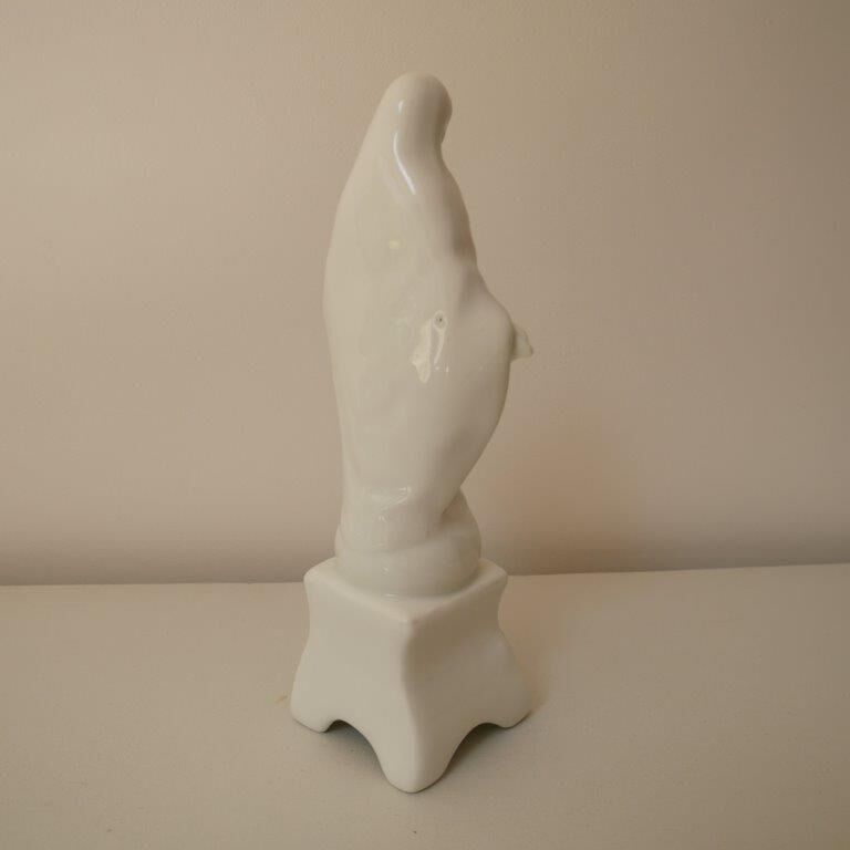 Statue de la Vierge Marie en porcelaine blanche