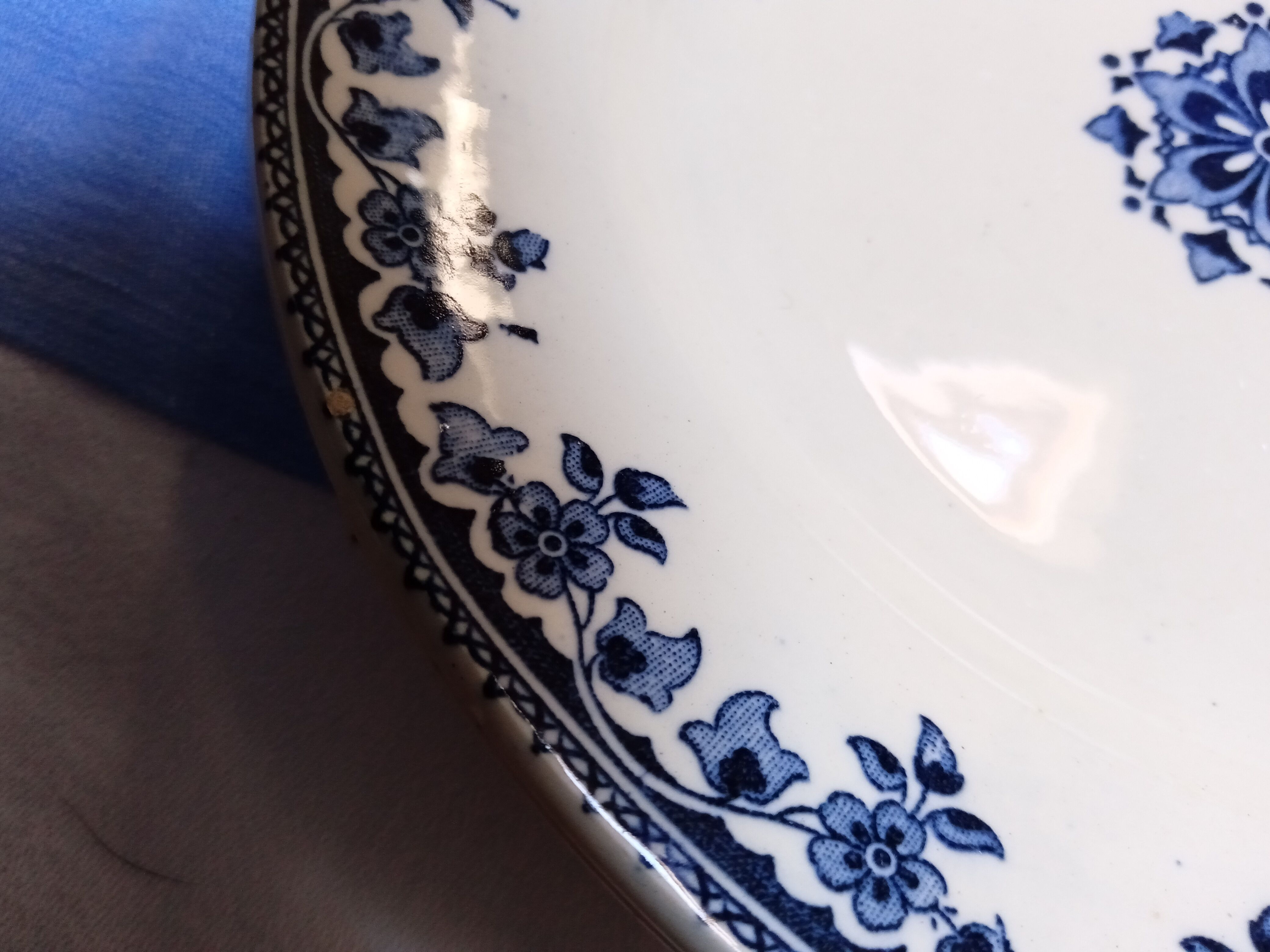 Assortment of 6 old blue flat plates