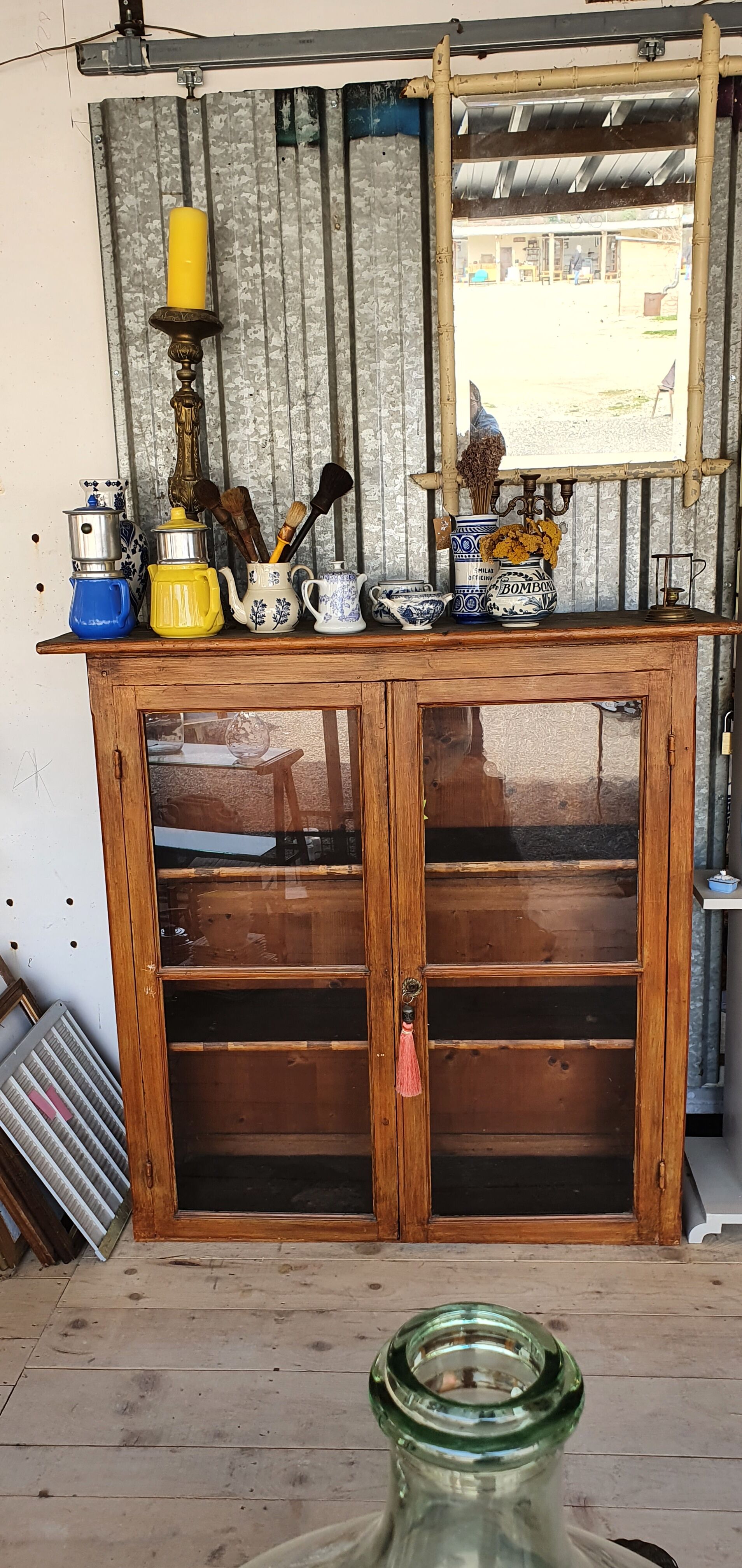 Old showcase