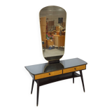 Sidetable met lades en grote spiegel met gouden rand, kaptafel