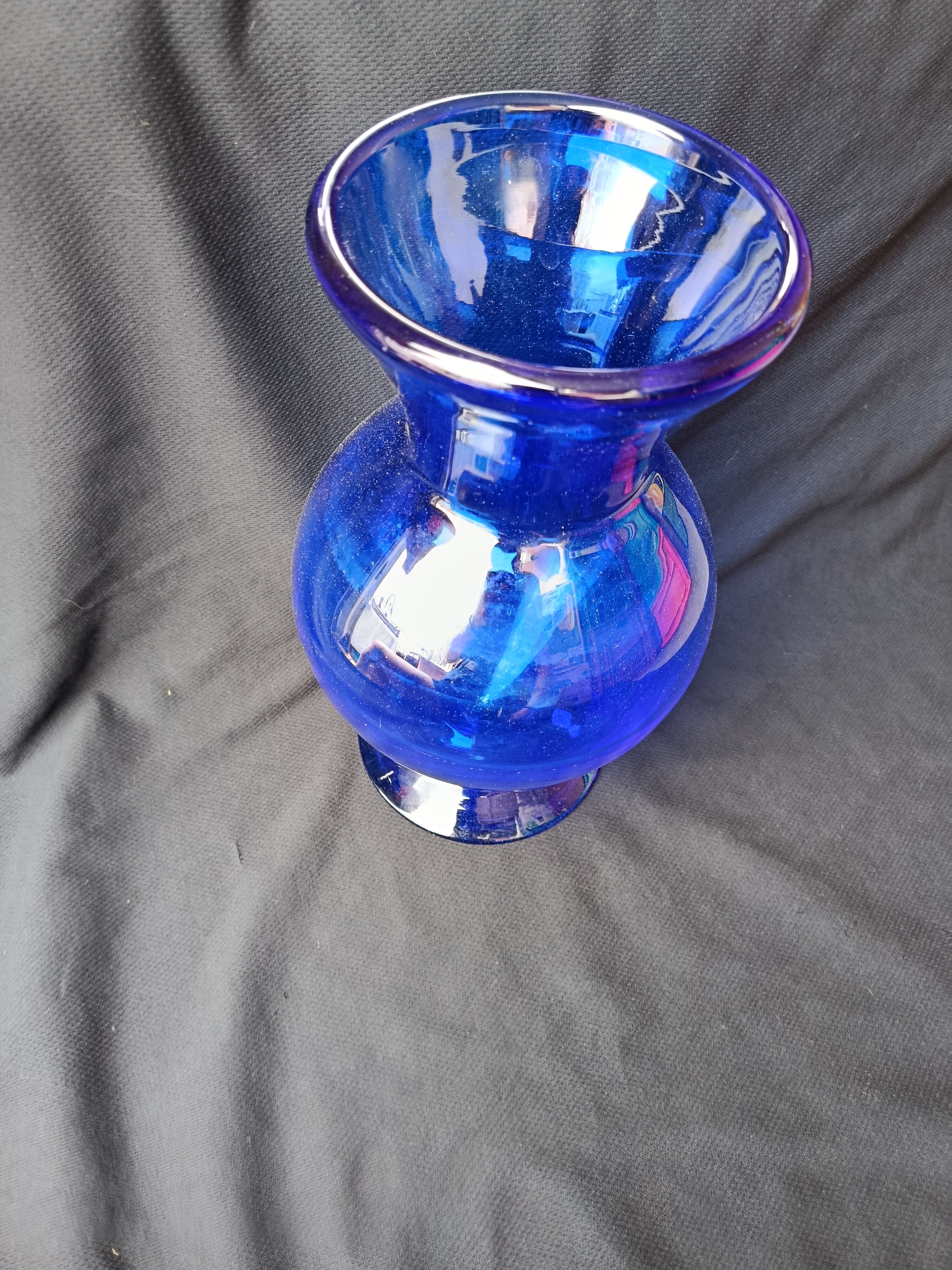 Vase en verre bleue