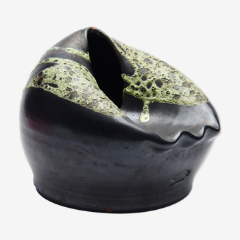 Vase éventuellement cendrier en poterie avec coulures vertes, signé, vers 1950/60