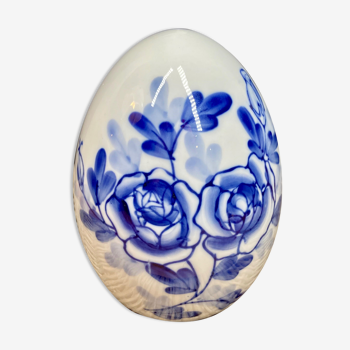 Decorative egg in white porcelain decoration blue flowers