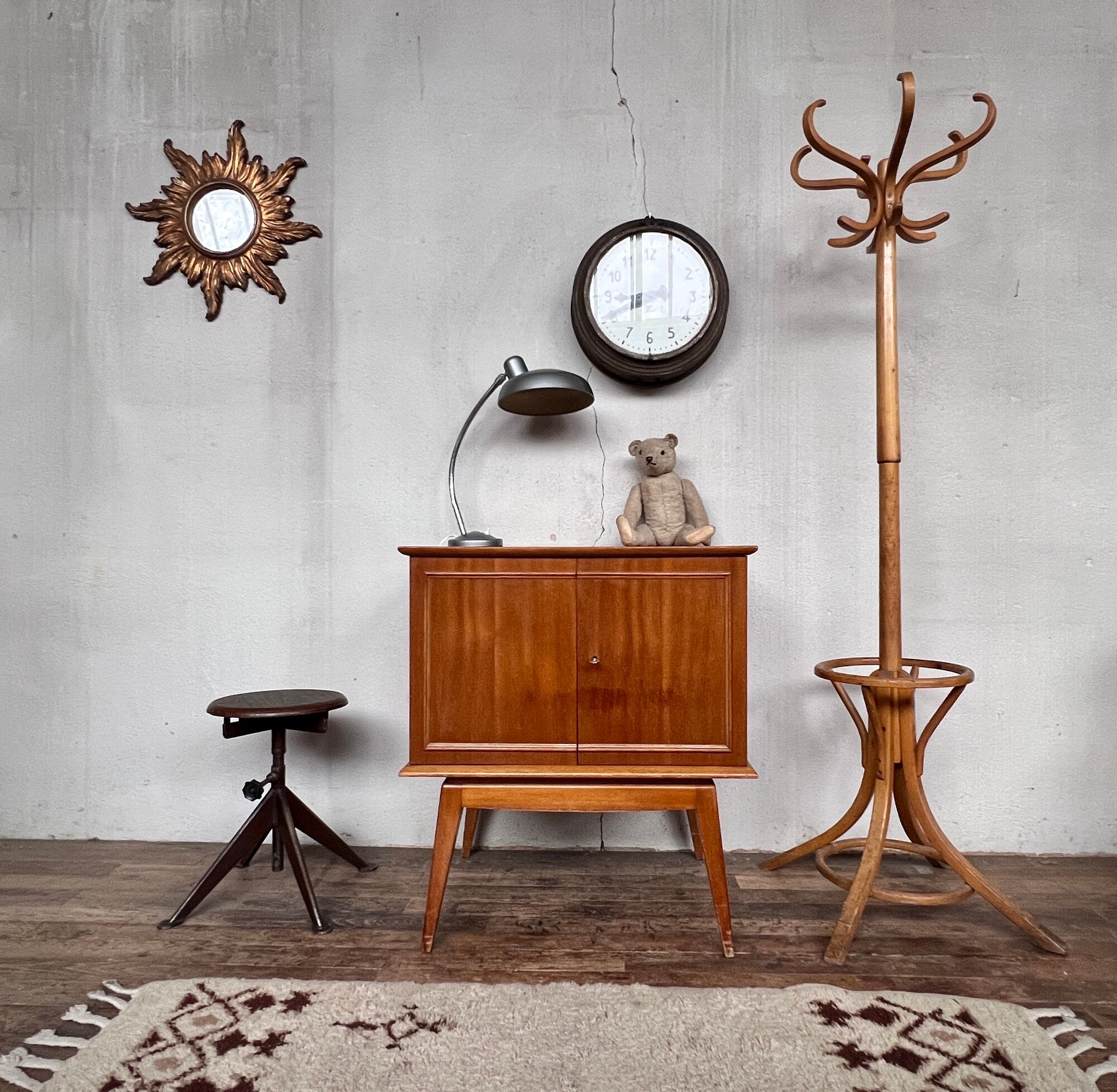 Bar meuble TV mobilier enfilade table à langer vintage