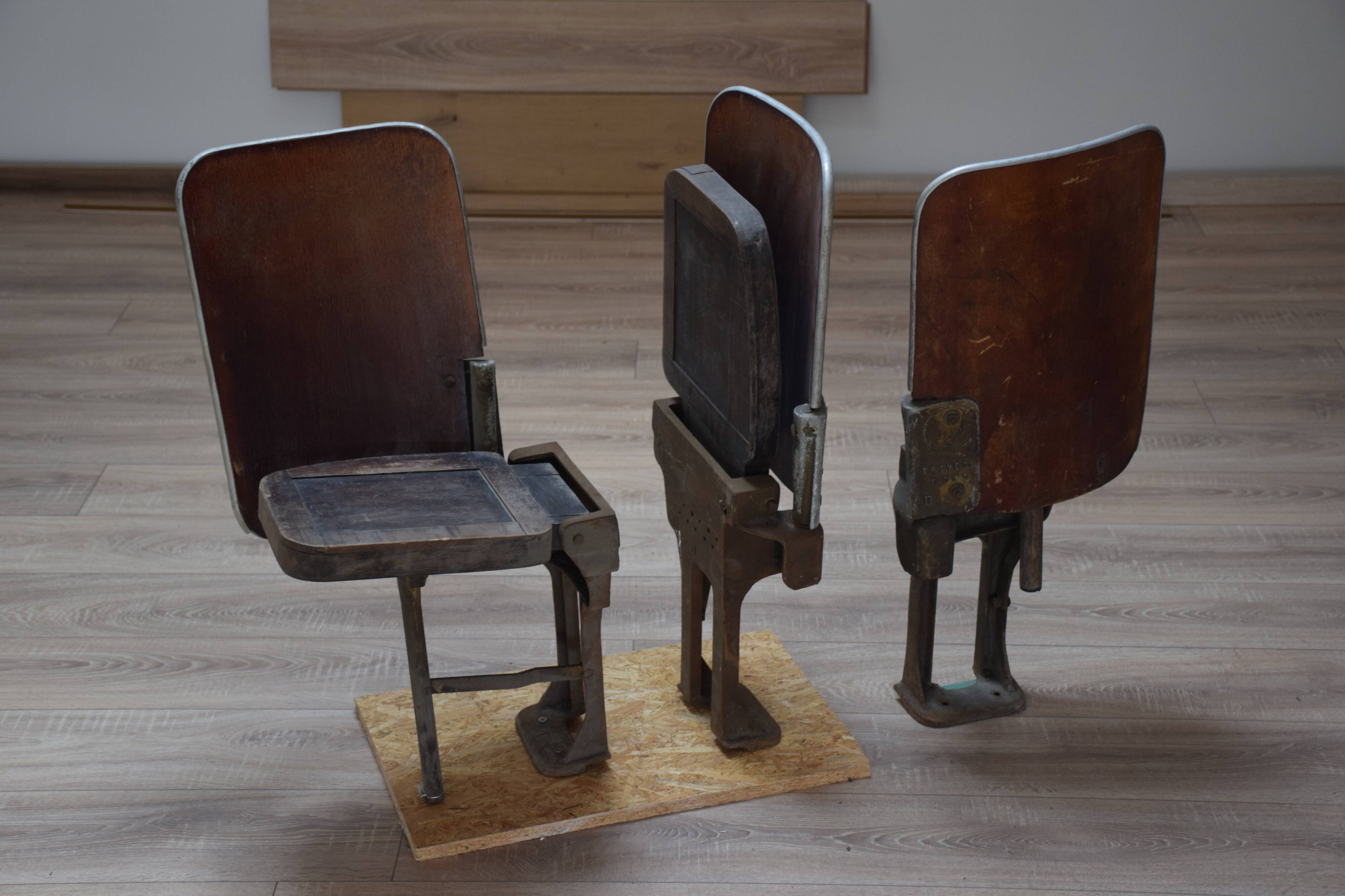 Lot de 3 strapontins de théâtre des années 1940