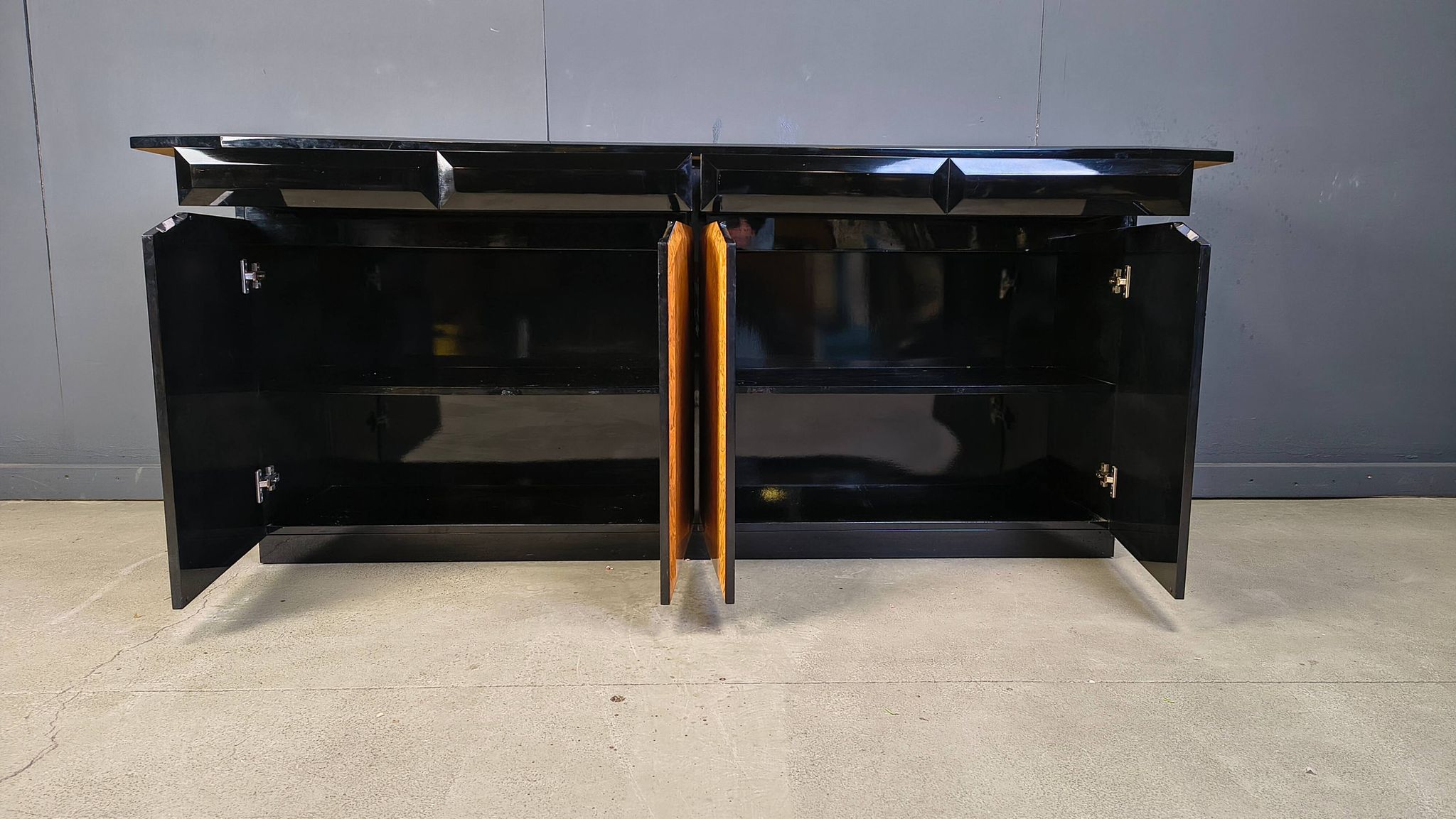 Vintage lacquer and burl wood credenza, 1980s