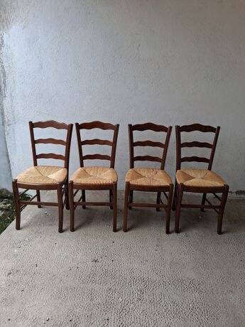 Selling 4 chairs.