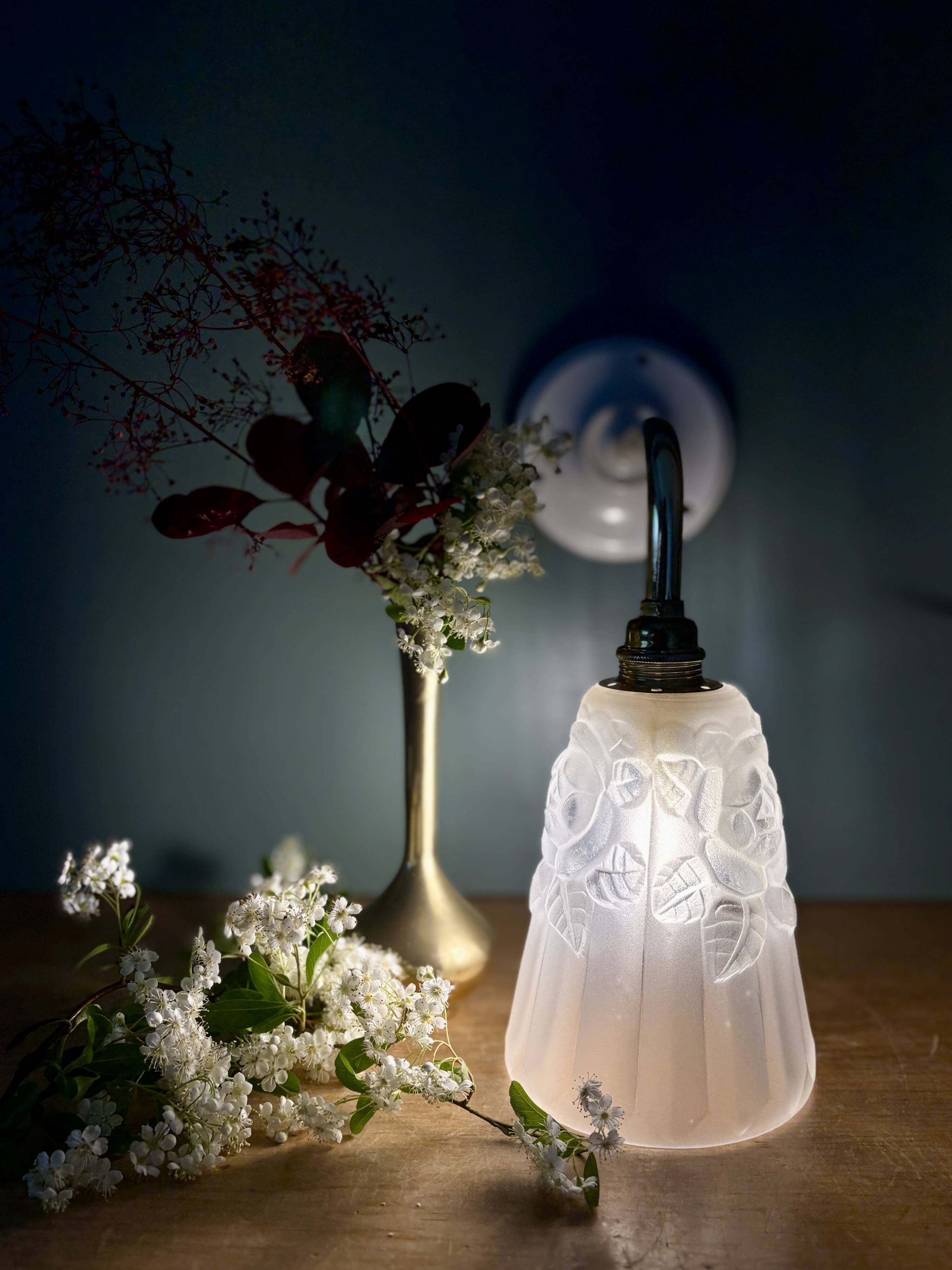 Vintage Art Deco curved tulip wall light - Degué