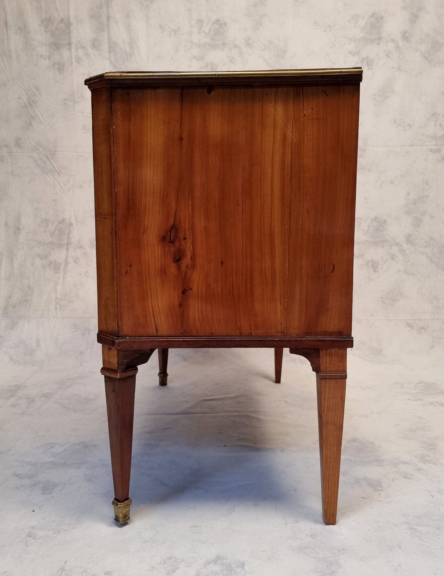 Commode Sauteuse period Louis XVI - Merisier - 18th