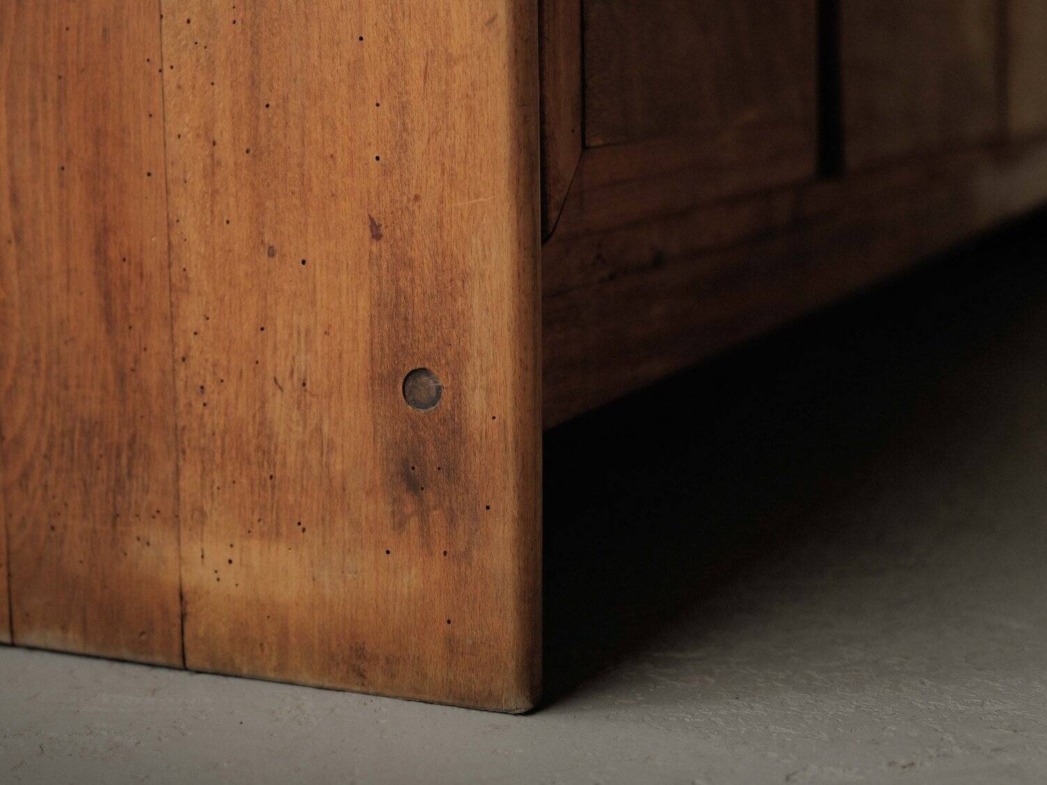 Meuble d’atelier en pin – Travail français des années 1970