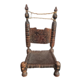 Chaise basse afghane en bois sculpté