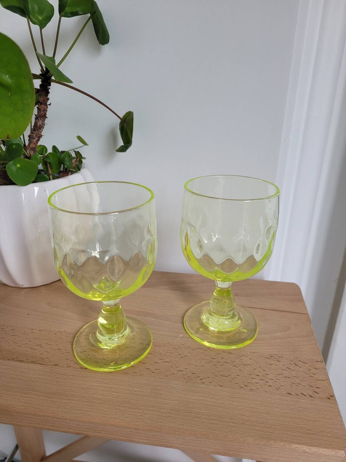 Uraline stemware