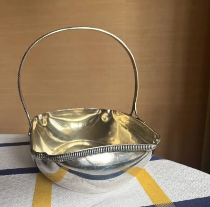 Very beautiful bread/fruit basket Silver hallmarked style basket